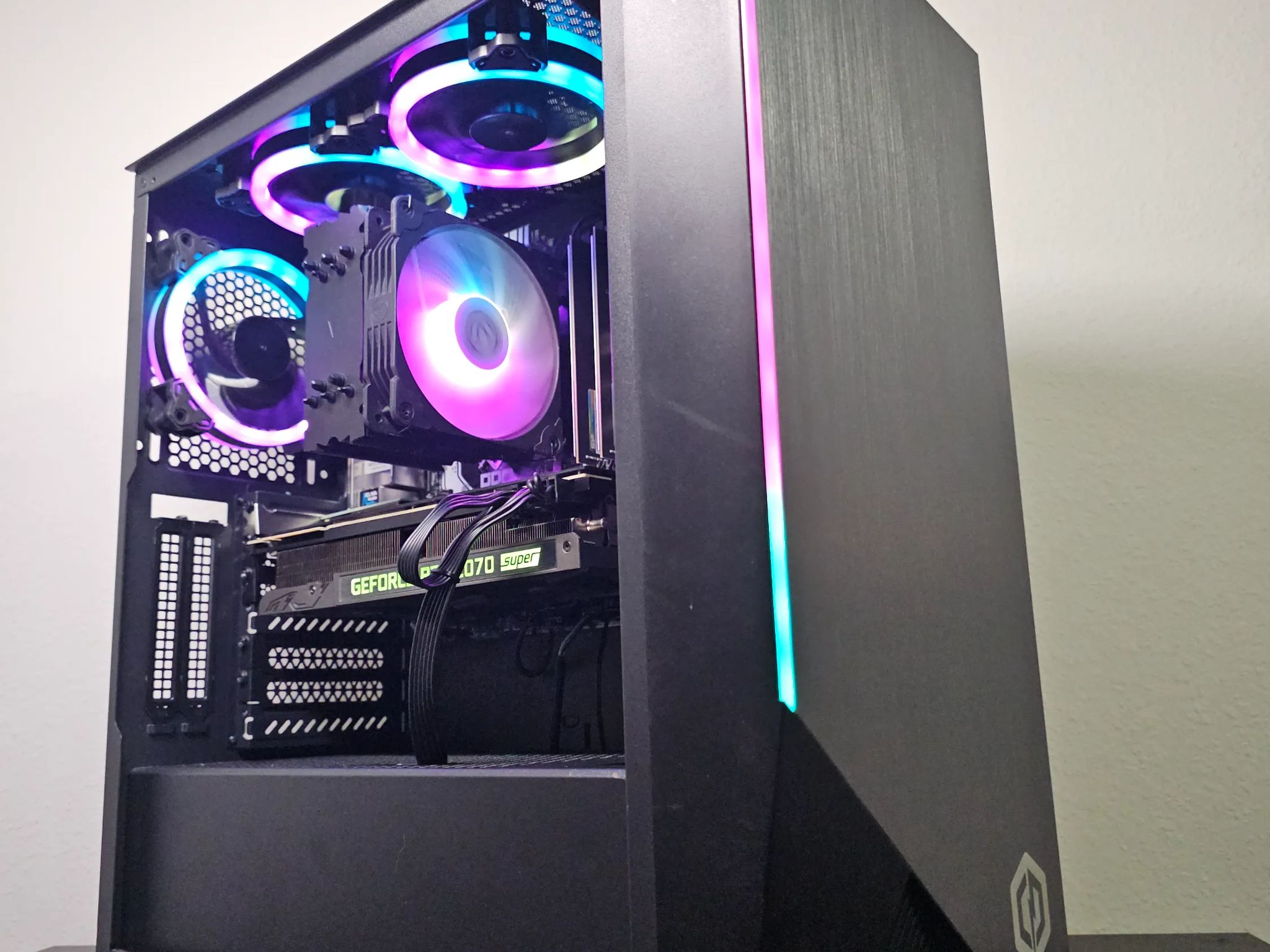 Ryzen 5 3600 / RTX 2070 Super / 16GB DDR4 / 1TB SSD / Wi-Fi + BT