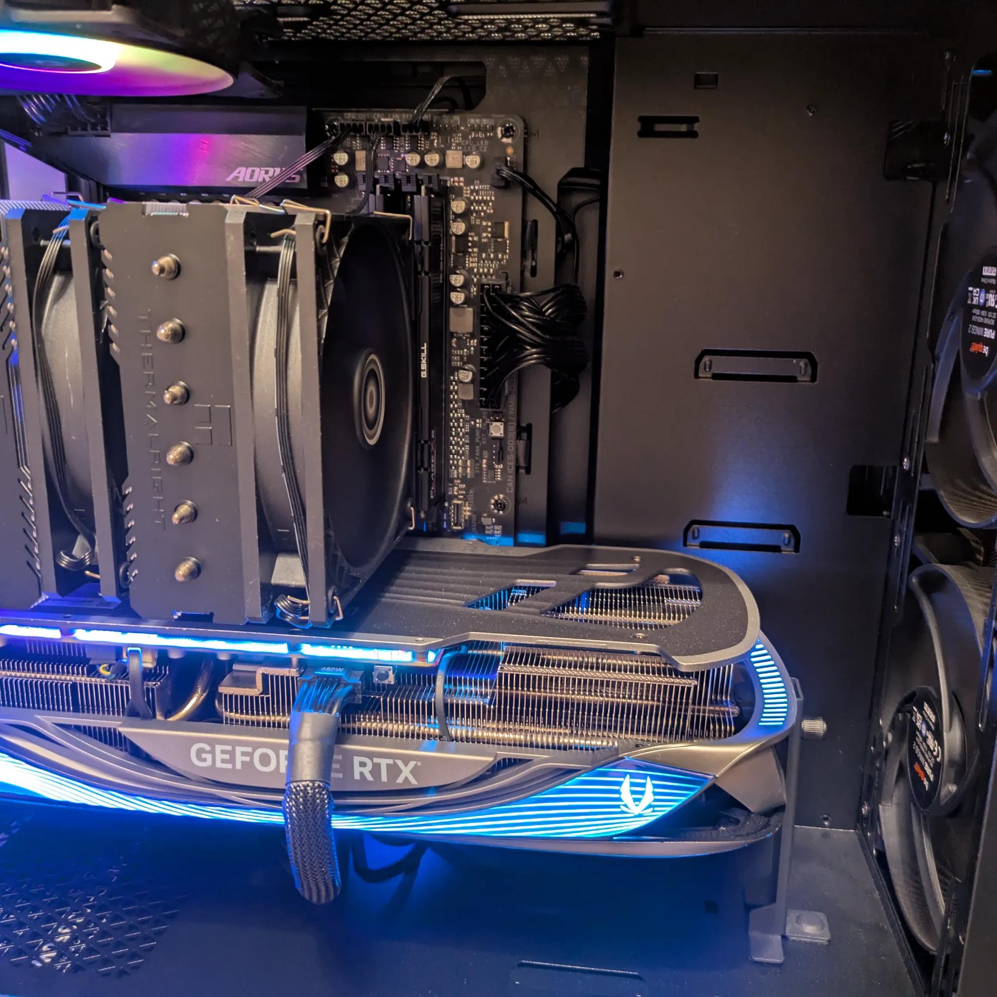 ZOTAC GeForce RTX 4070 Ti AMP Extreme AIRO - ZOTAC's flagship Cooler. Factory OC. DLSS 3 & 4