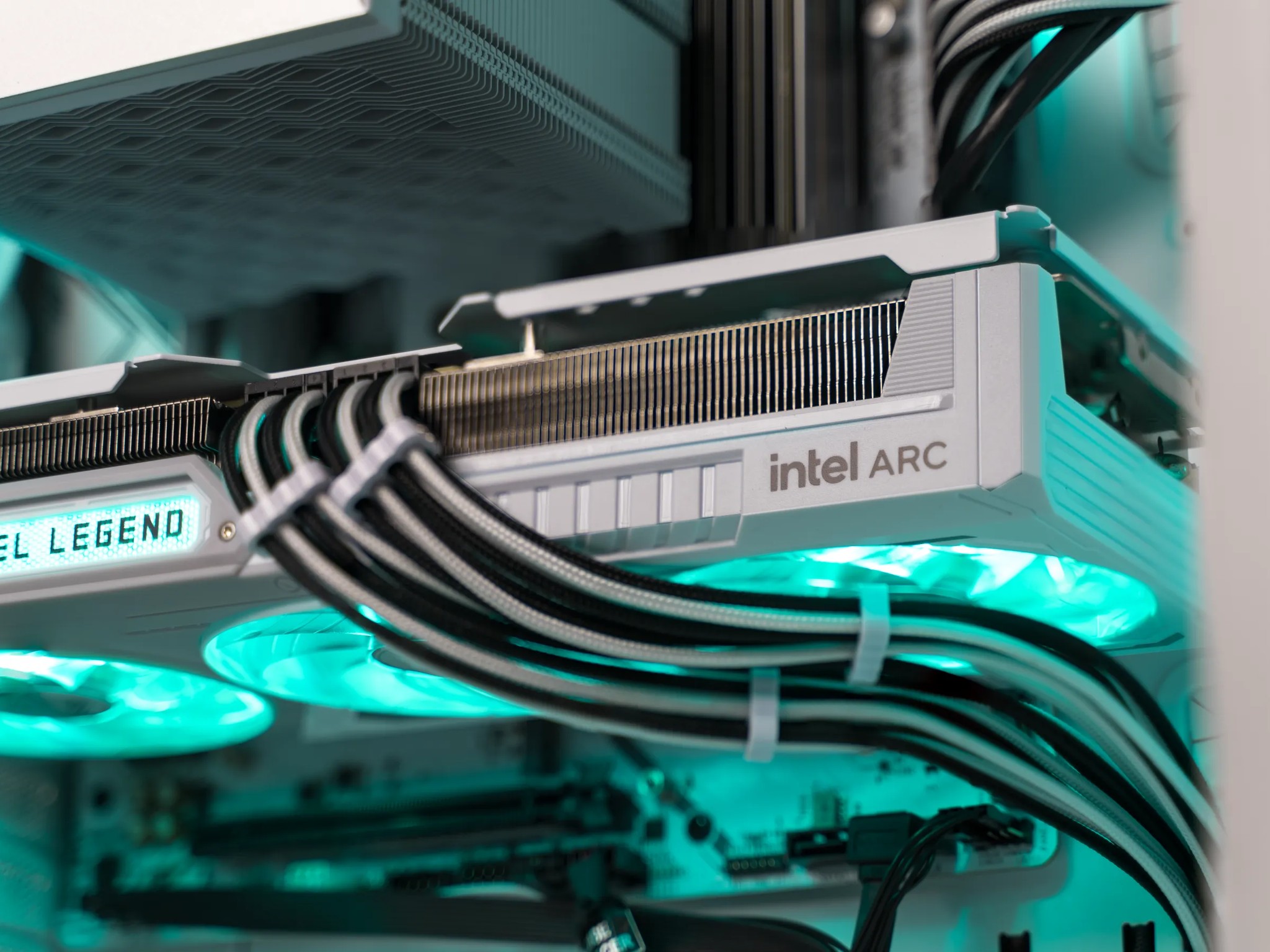 “Steelofringe” Arc B580 i3 14100F 32GB Windows 11 2TB Gaming PC Powerhouse