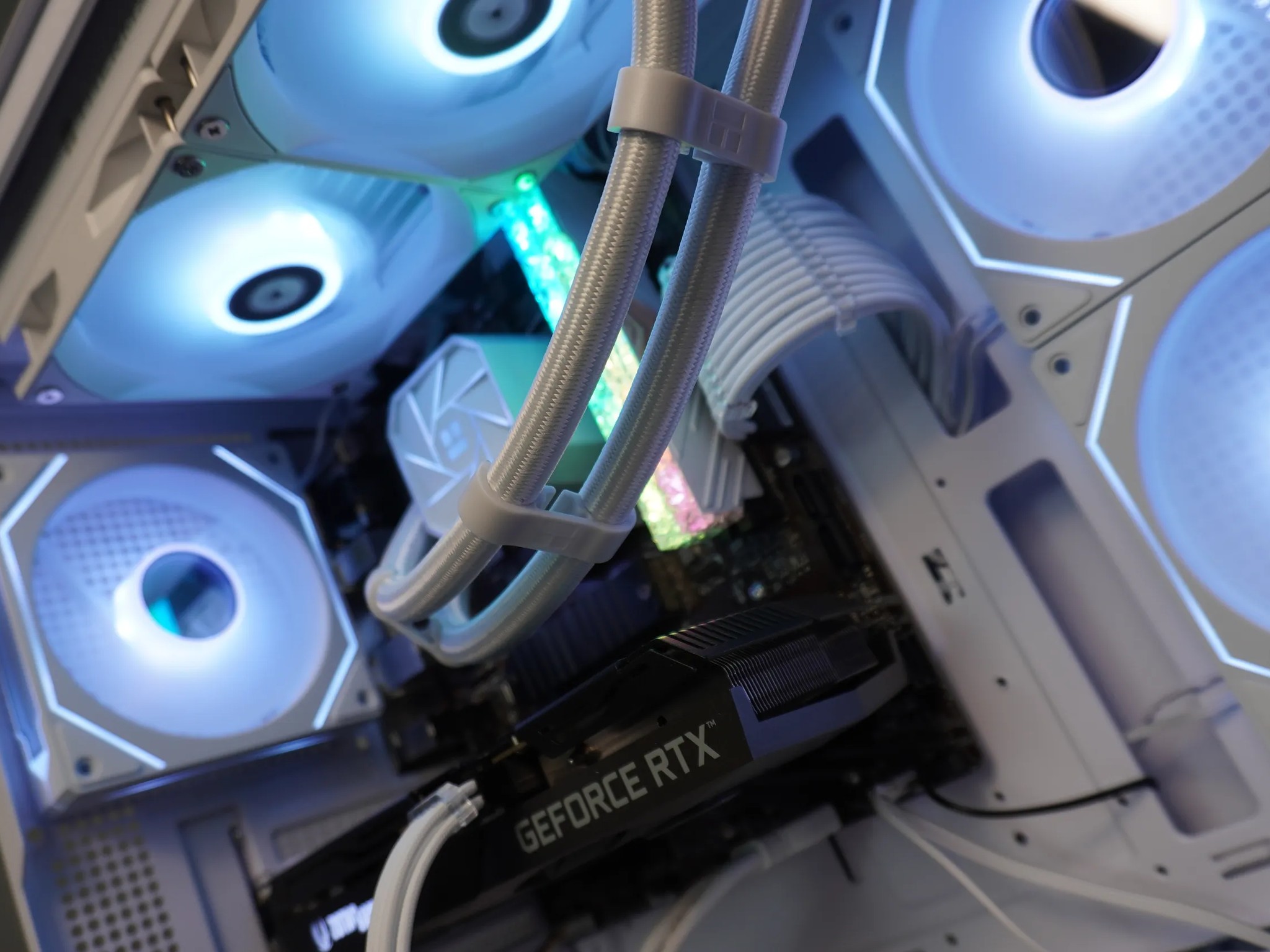 🤍AESTHETIC🤍 1080p/1440p Machine 💚 3060ti 8gb 🧡 Ryzen 5 5600 | 16GB DDR4 | 1TB NVME