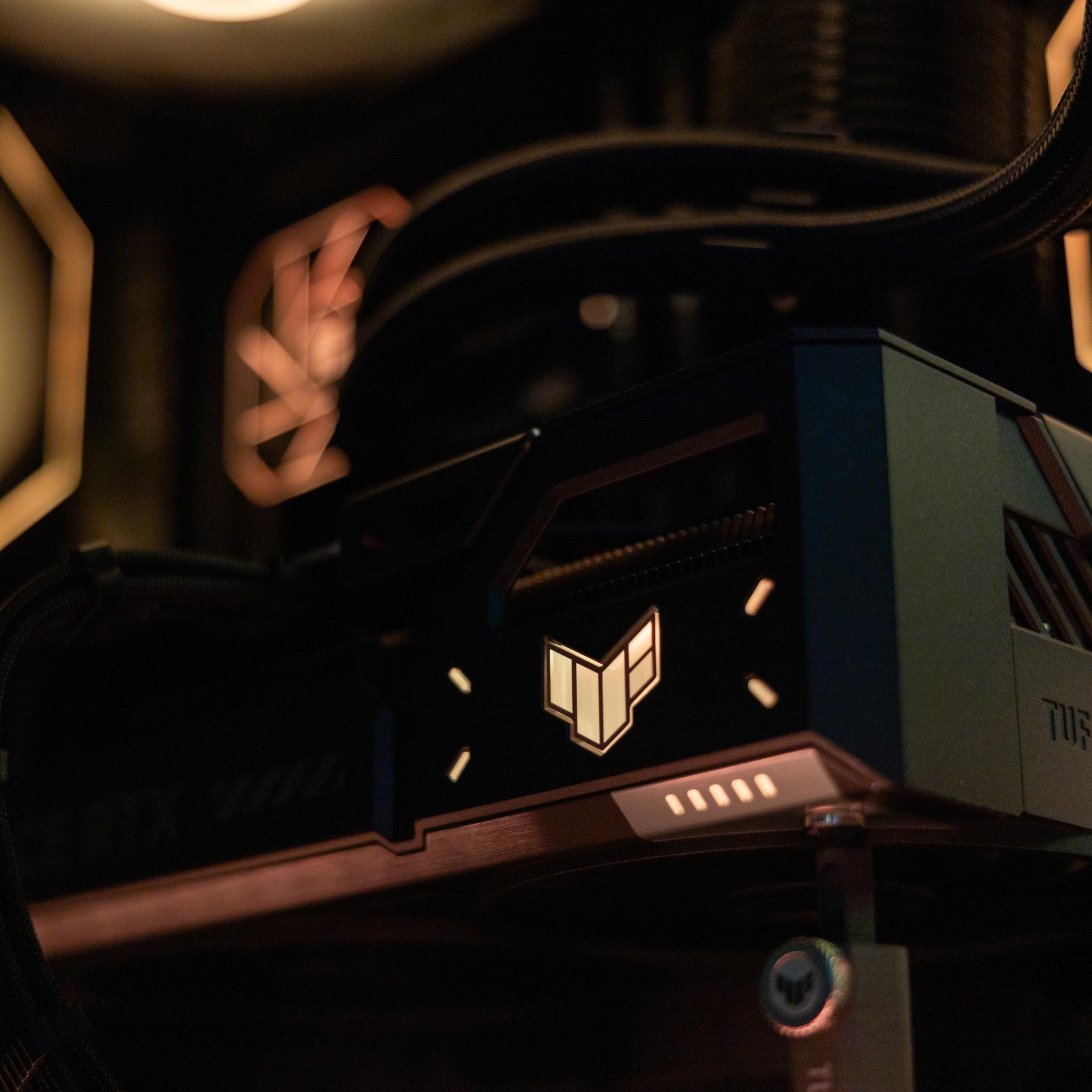 🤖 Cyclone 2.0 🤖 RTX 5070 / AMD R7 9700X / 2TB NVME / 32GB DDR5 RAM / 240 AIO / Windows 11 Pro