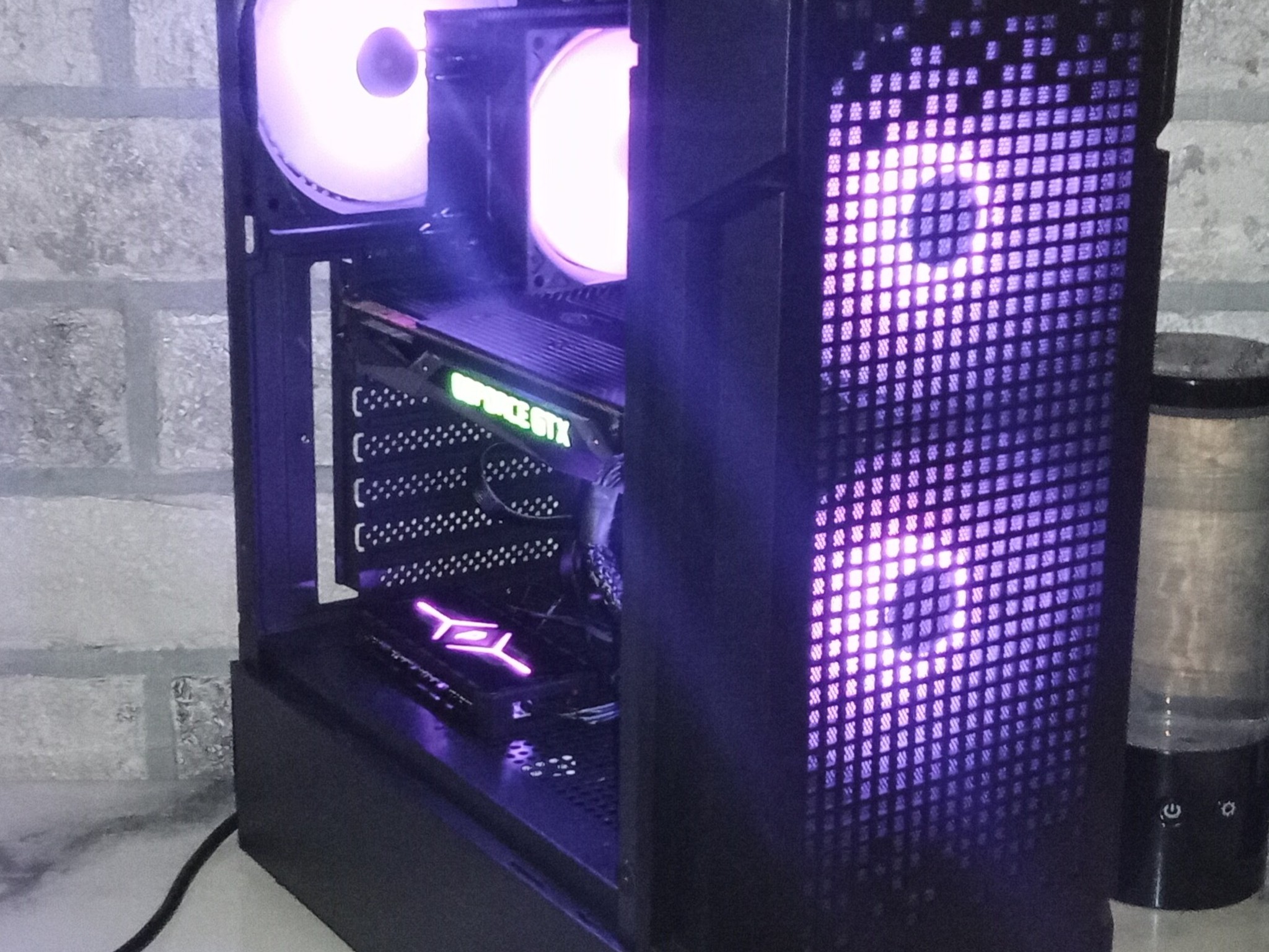 Gaming Pc/Ryzen 5 1600/Gtx 1080/512 SSD/16GB DDR 4/600W PSU/WIN11 PRO/WIFI