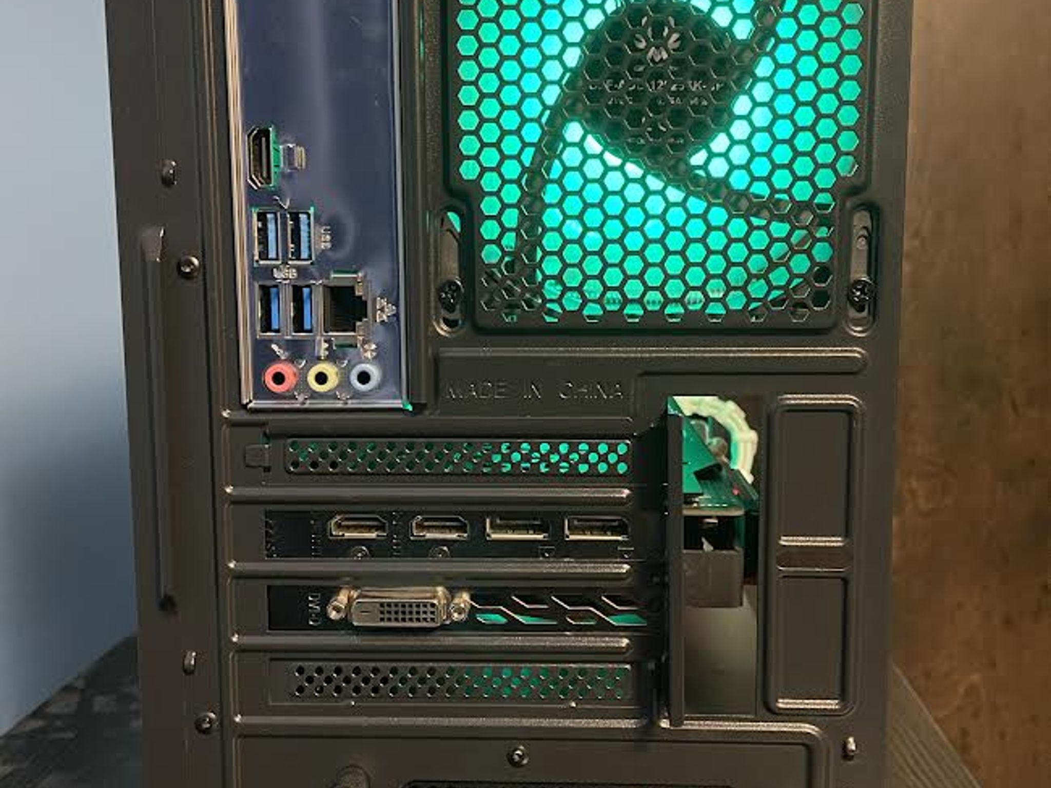 Rgb gaming pc ryzen 5 and RX 580