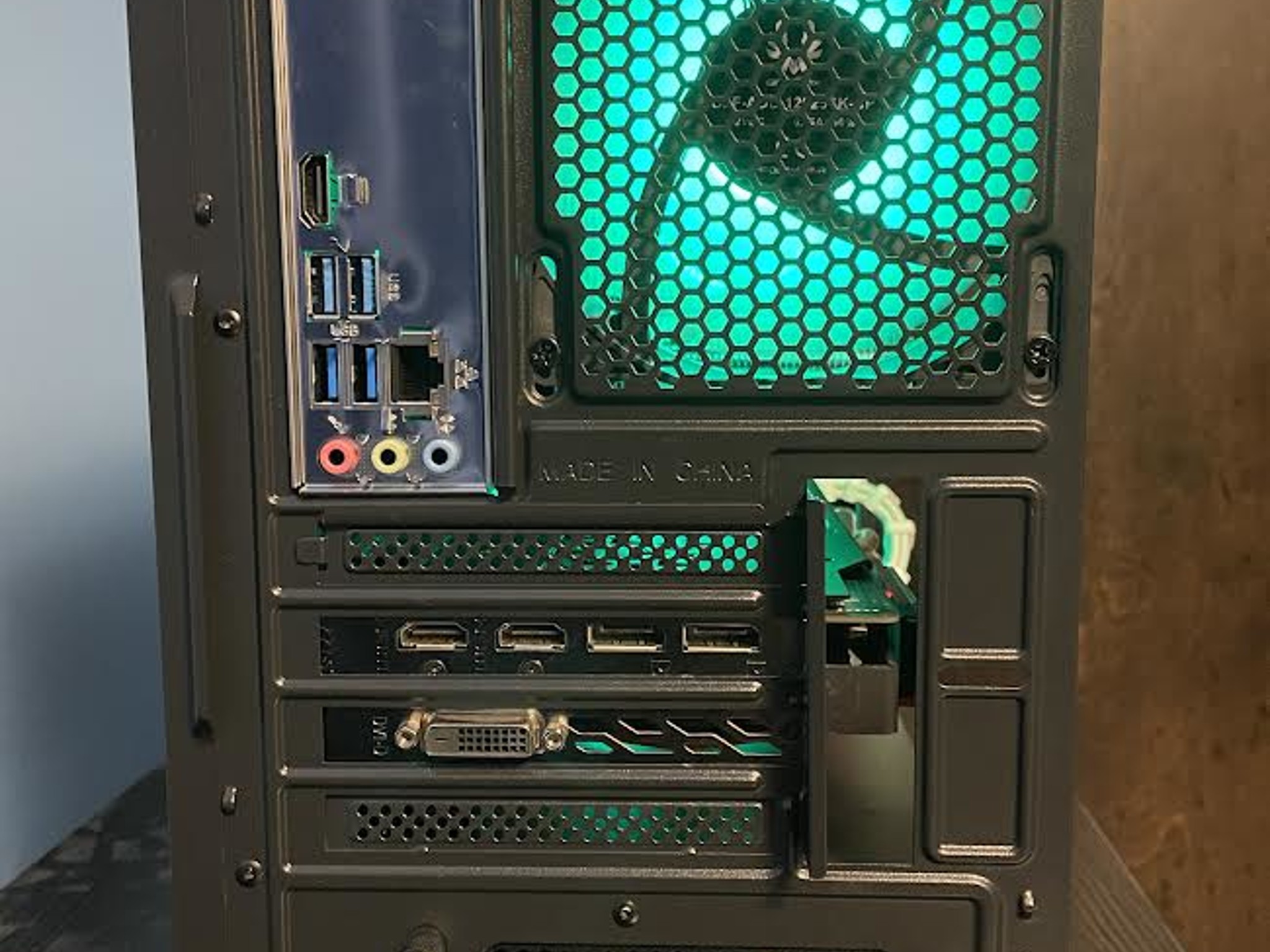 Rgb gaming pc ryzen 5 and RX 580