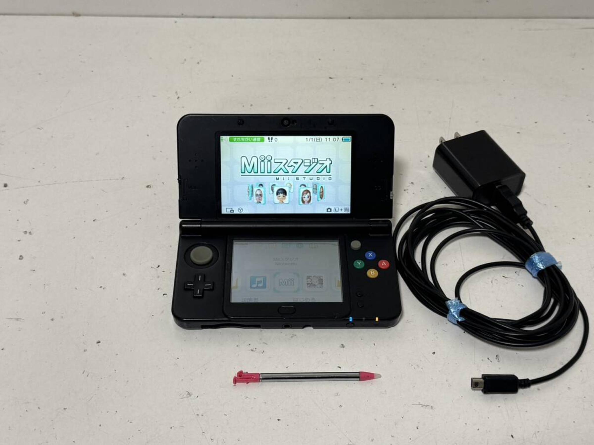 New Nintendo 3DS Black Console, Stylus Pen, SD Card, AC Adapter, Charger, JPN