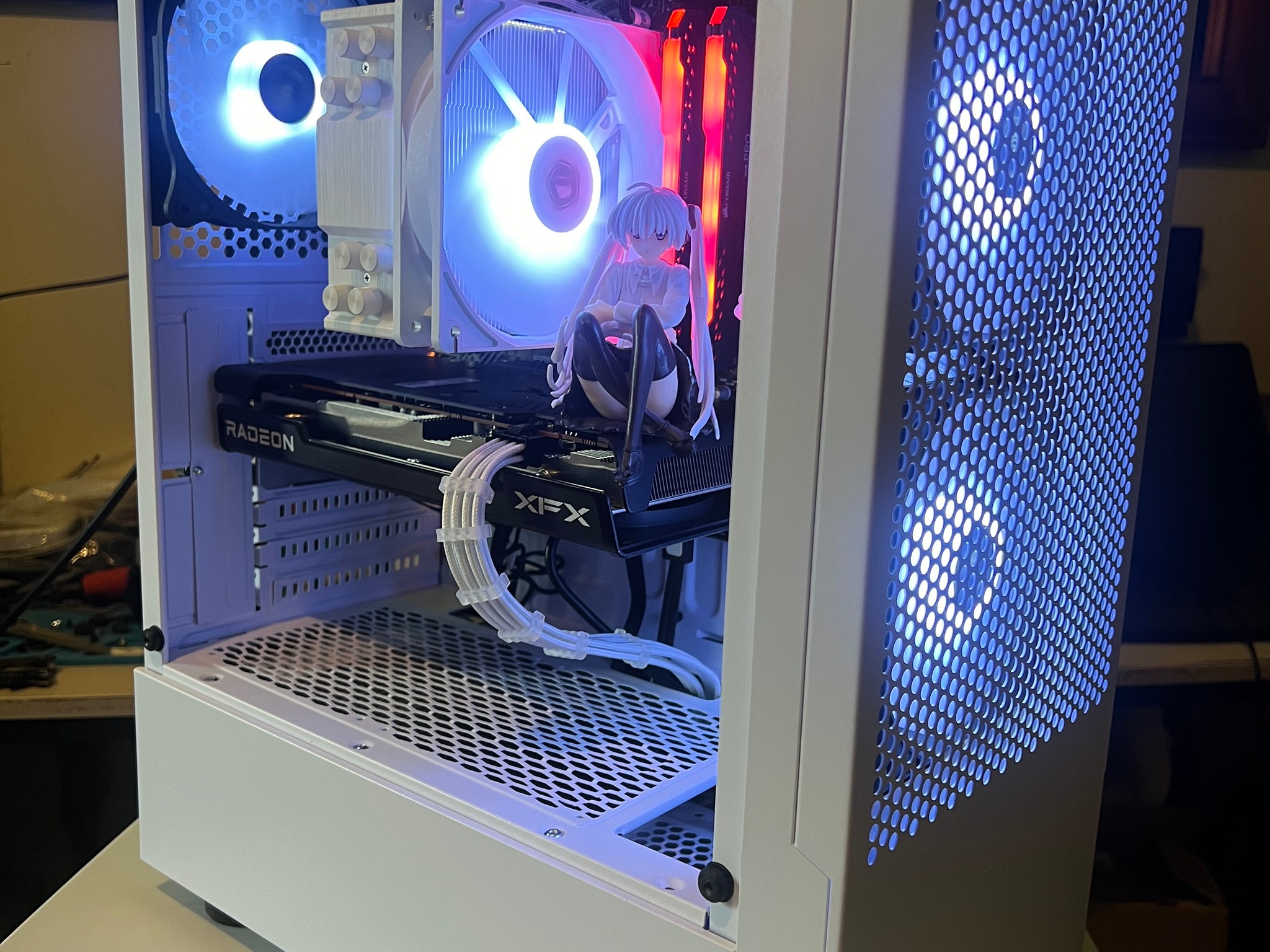 White ❄️ Gaming PC | Ryzen 5 3600 | RX 6650XT | 32GB RAM | 1TB SSD | Windows 11 Pro