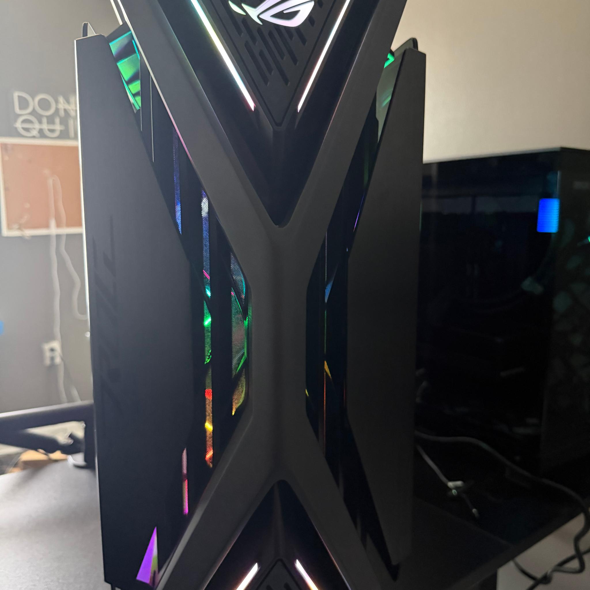 Asus Astral RTX 5090 OC 32GB + AMD Ryzen 9 9950X3D