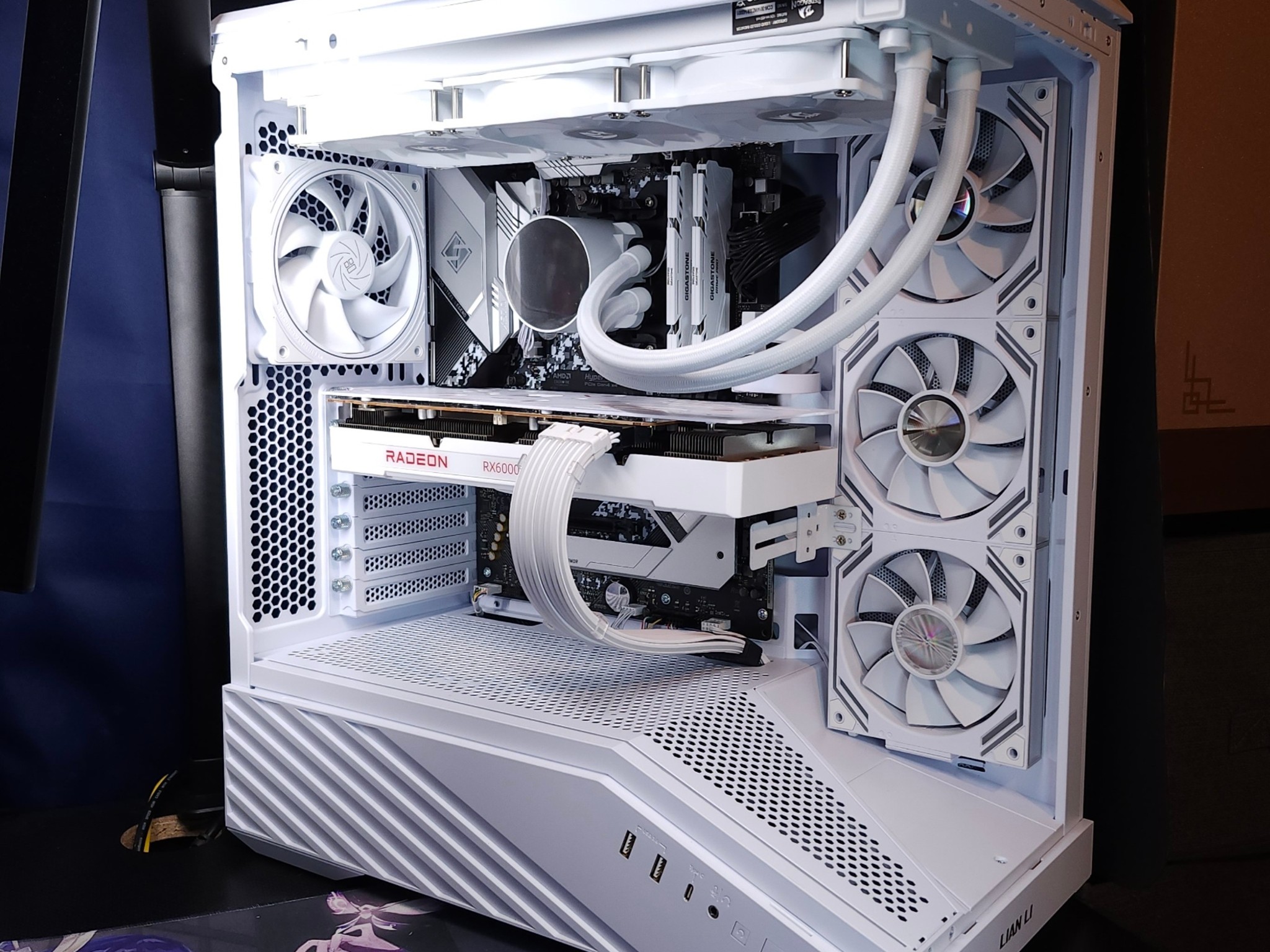 Tron Light Gaming - Ryzen 7 5800X | RX 6800