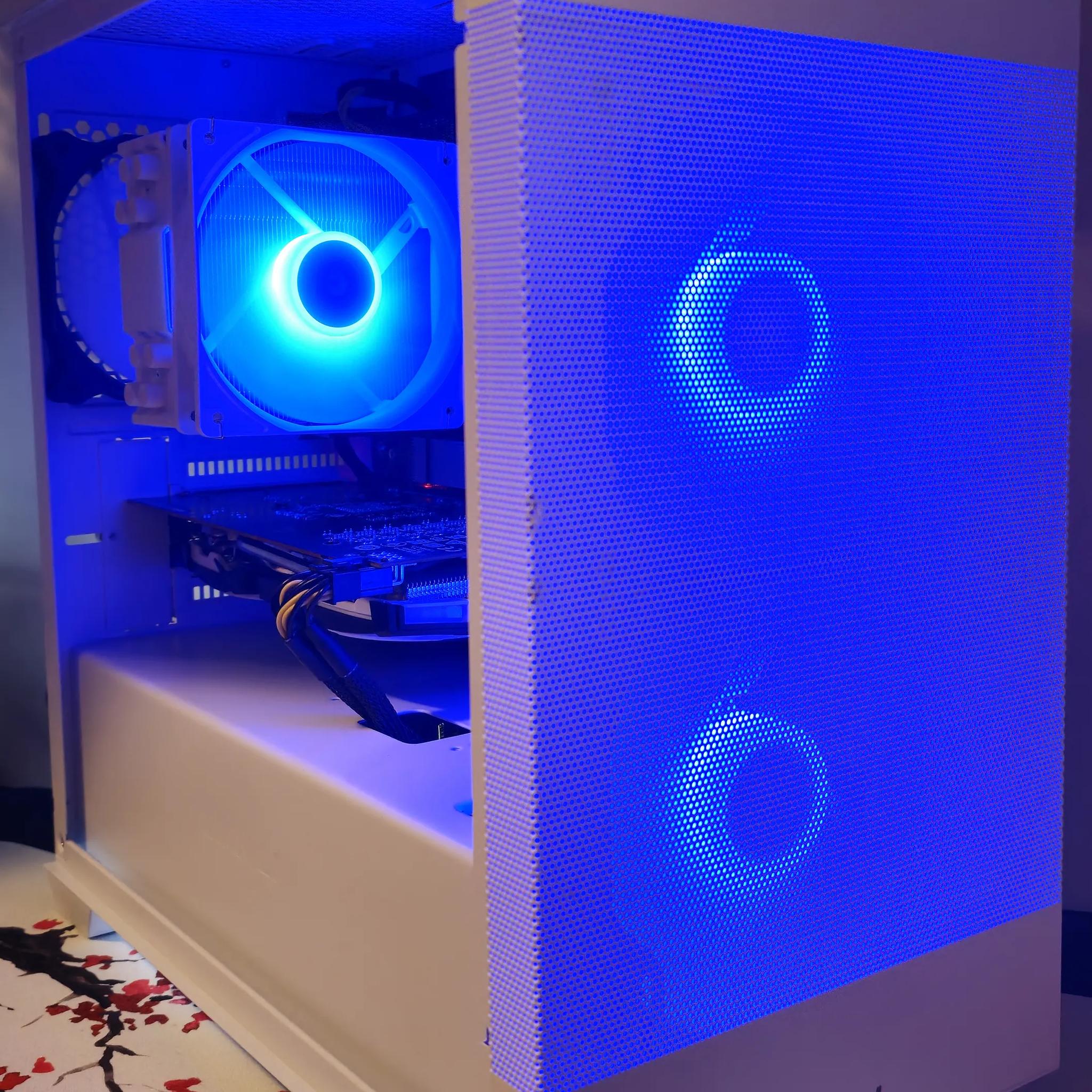 Frosty Mini Mesh Ryzen 5 5600X / 16GB DDR4/1TB SSD / RX6600 8GB