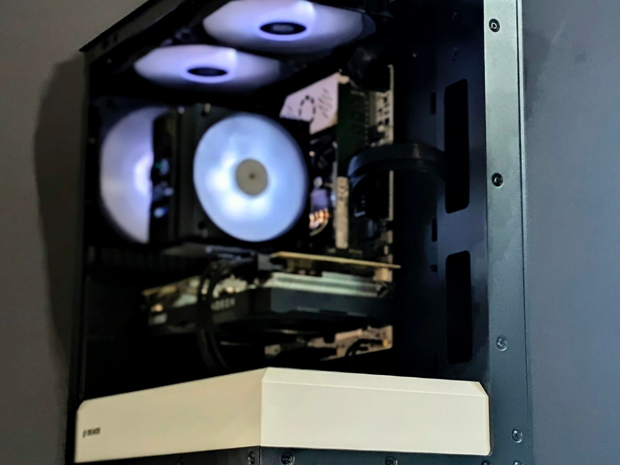 シャチ  ⚫⚪1080p👑⚫⚪RX 5700XT⚫⚪16GB DDR4⚫⚪Intel (8-cores/16-threads)⚫⚪1TB SSD/HDD⚫⚪Windows 11⚫⚪ Wi-Fi