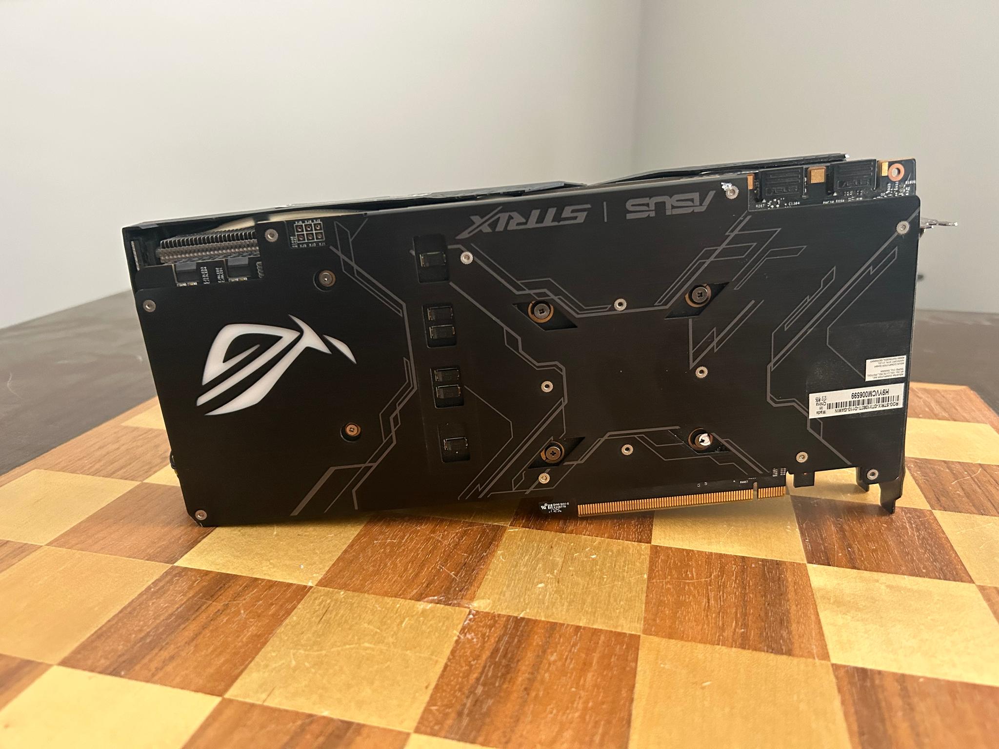 Asus ROG Strix GTX 1080Ti **SLIGHT DAMAGE**
