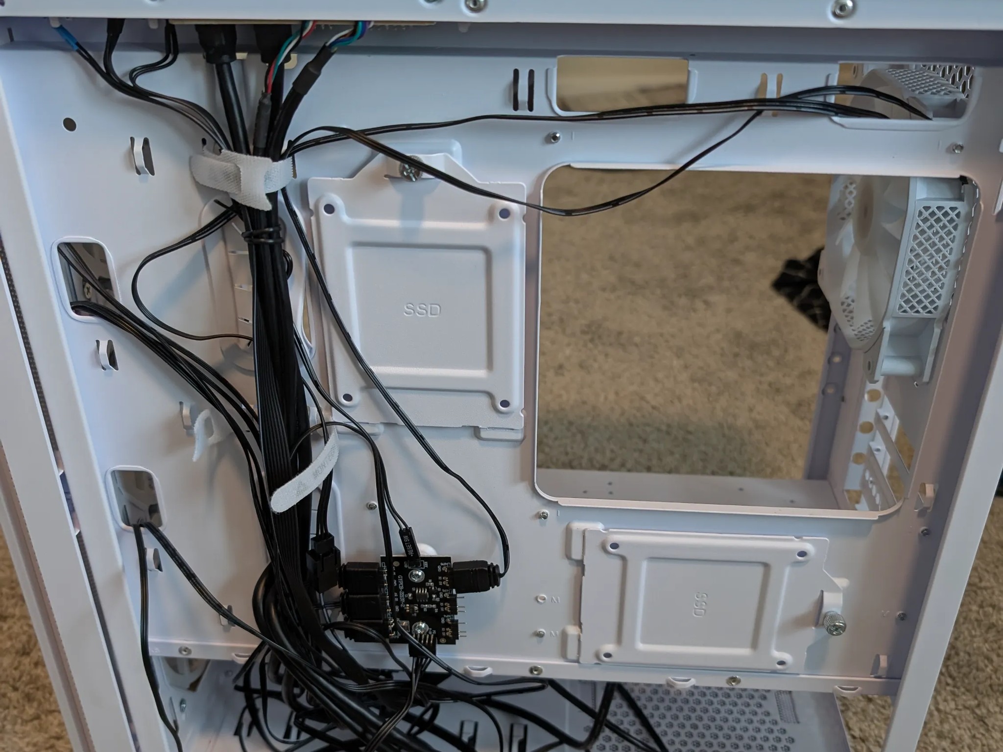 Montech Air 100 with white cable extensions