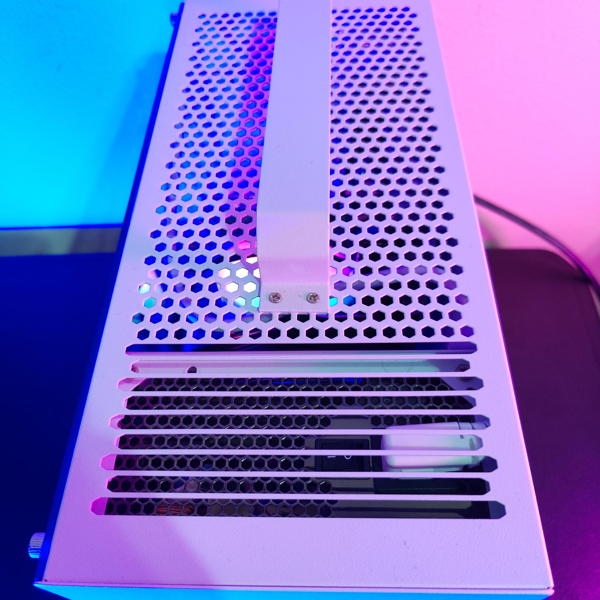 Custom Portable PC Intel Xeon E5 2630V4 10C 20T RX 580 8GB GDDR5 16GB Corsair DDR4 Windows 11