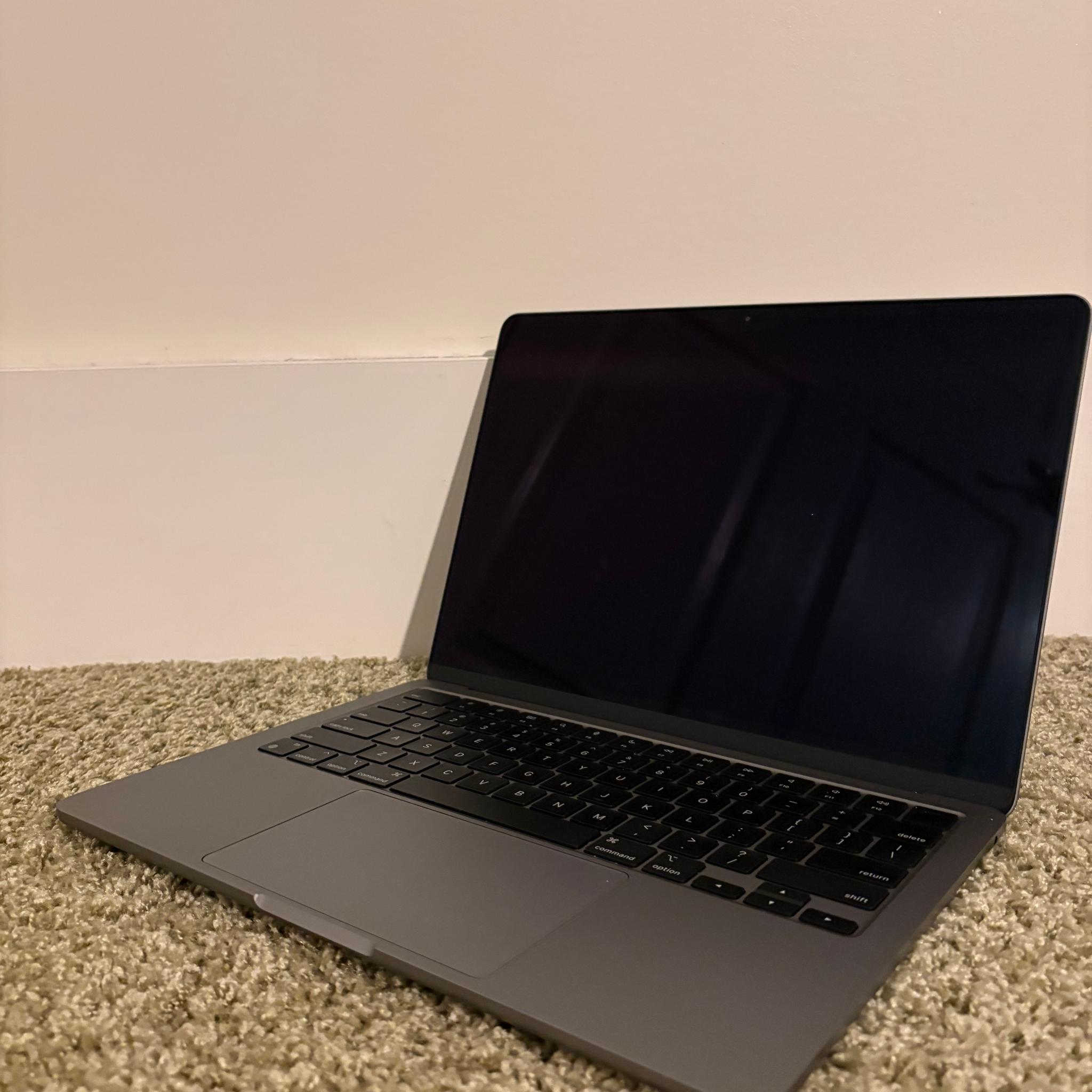 MacBook Air 13 Inch 2024 M3 Chip, 24gb Ram, 512gb ssd