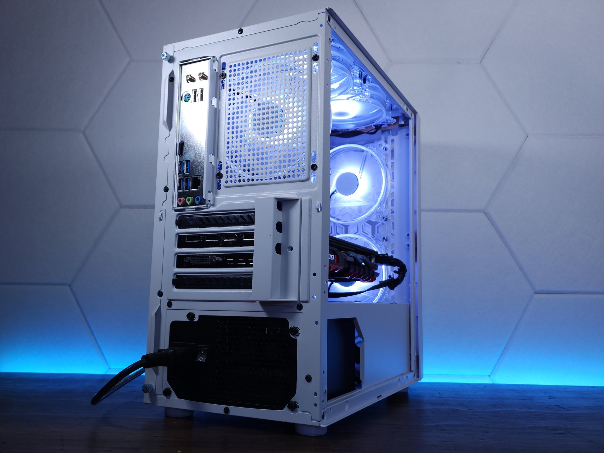 💙🤍GTX 1080 // Ryzen 5 1600 // 16GB 3200MHz // 1TB NVMe Gen 3