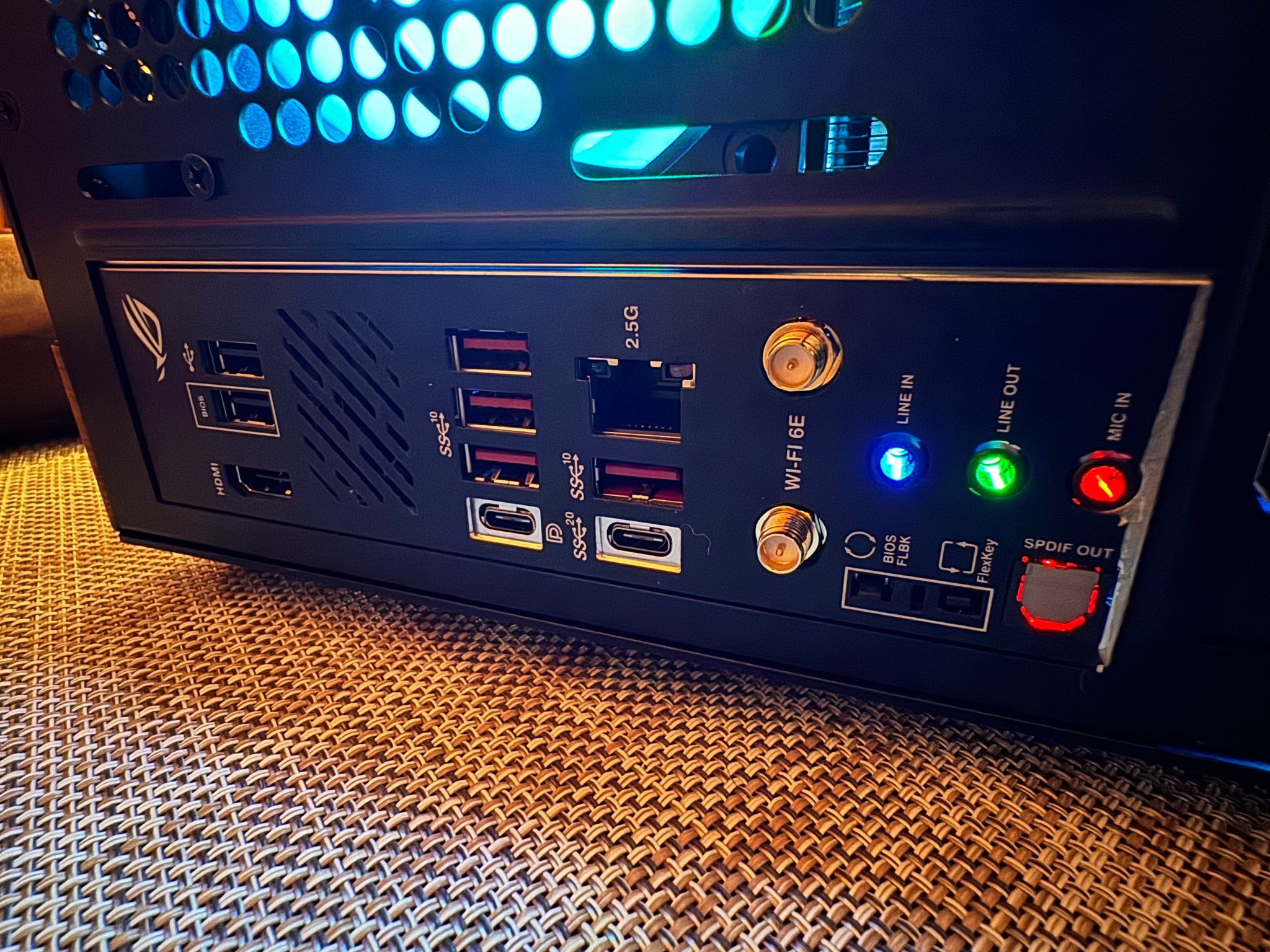 Luxury "Steam Machine" Ryzen 5 7600X3D Powercolor 9060 XT 32GB 1TB SteamOS 4K60 SFF Gaming Console