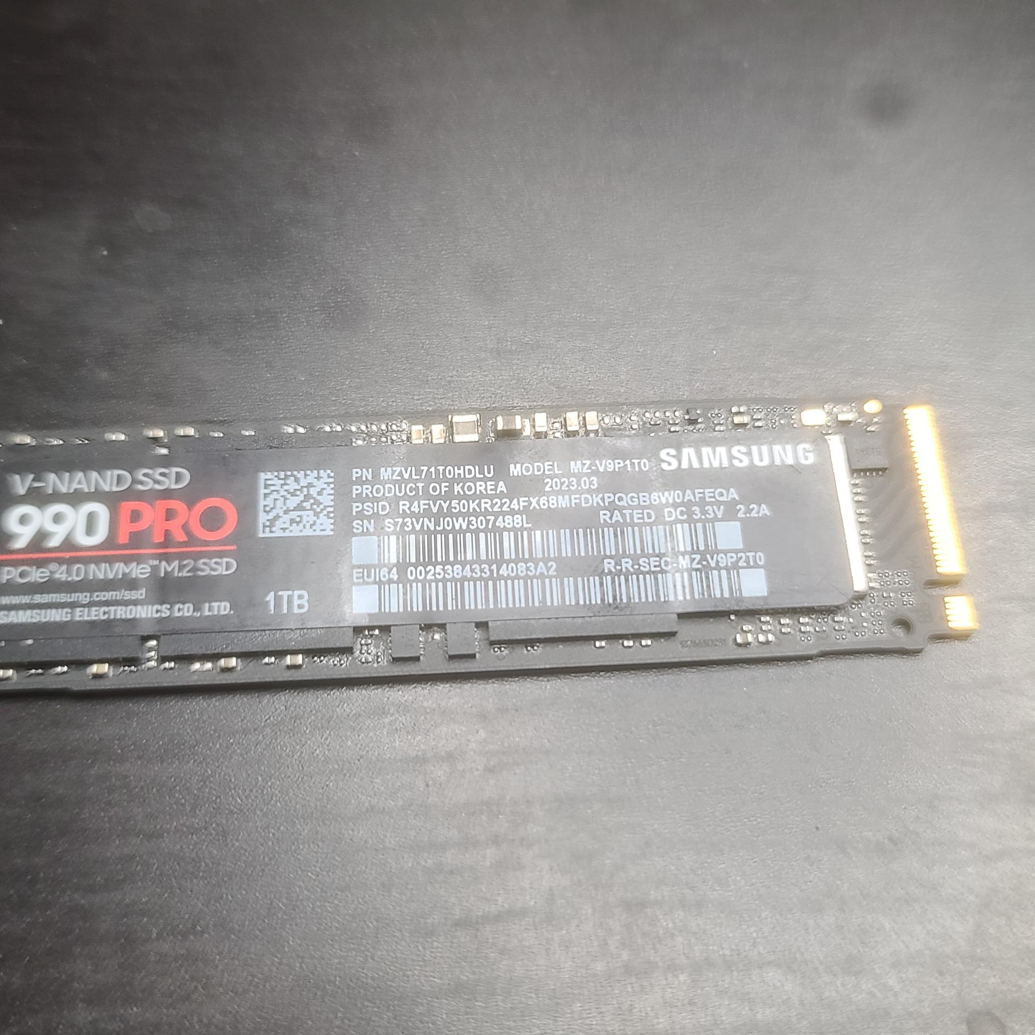 Samsung 990 Pro 1TB PCIe 4.0 NVMe M.2 SSD