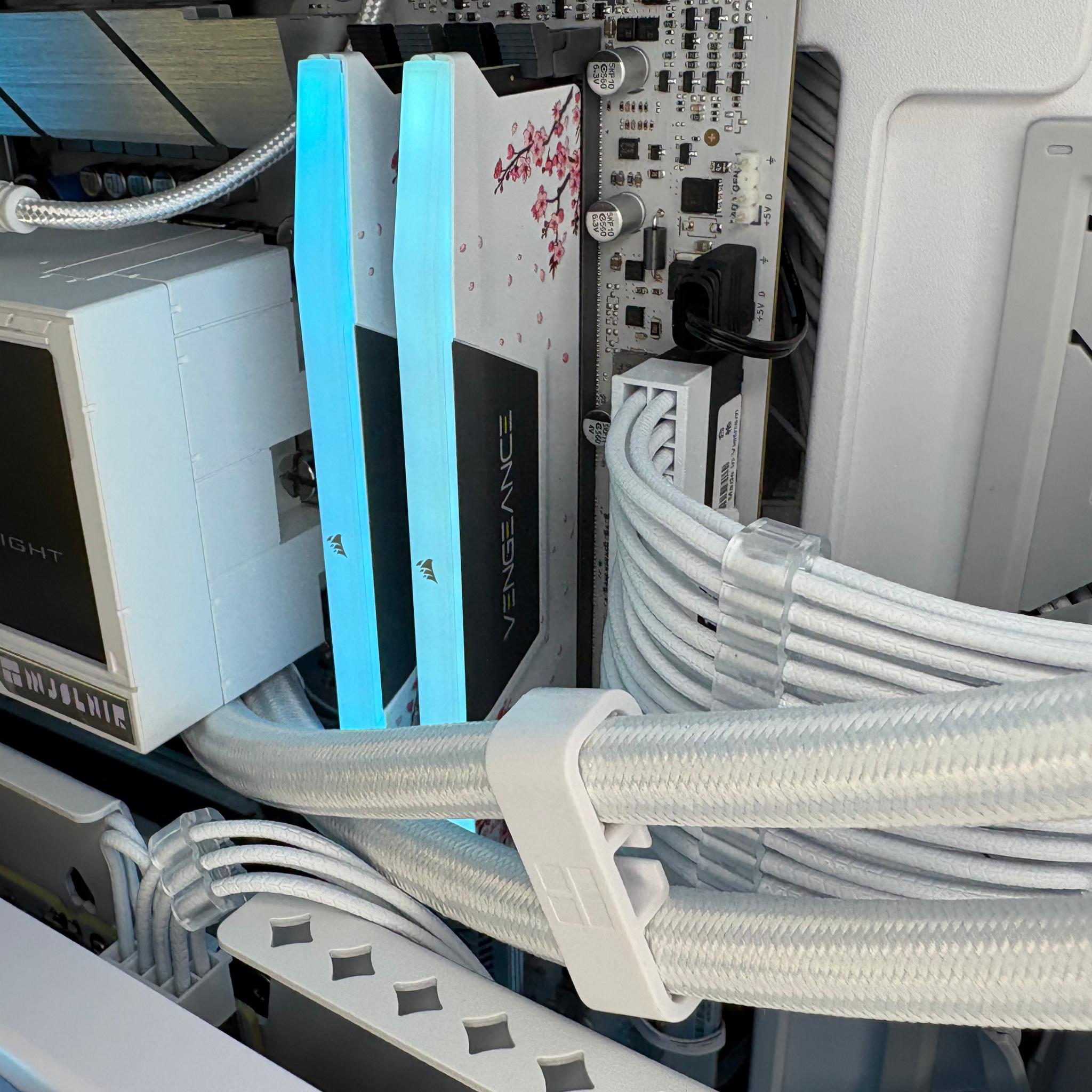 New High-End Custom PC|Sakura 9060XT 16GB|i5-14600K|32GB DDR5-6000|990Pro 2TB M.2|Z790|1000W