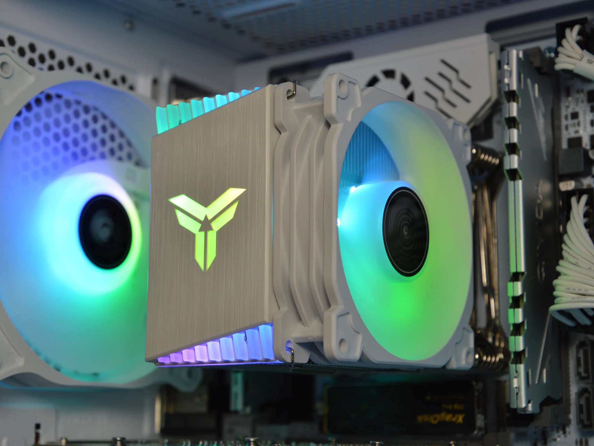 ⚪⚪| RX 580 8GB | INTEL XEON E5 2670 V3 | 16GB RAM | 1TB SSD | White-Out 3.0 |