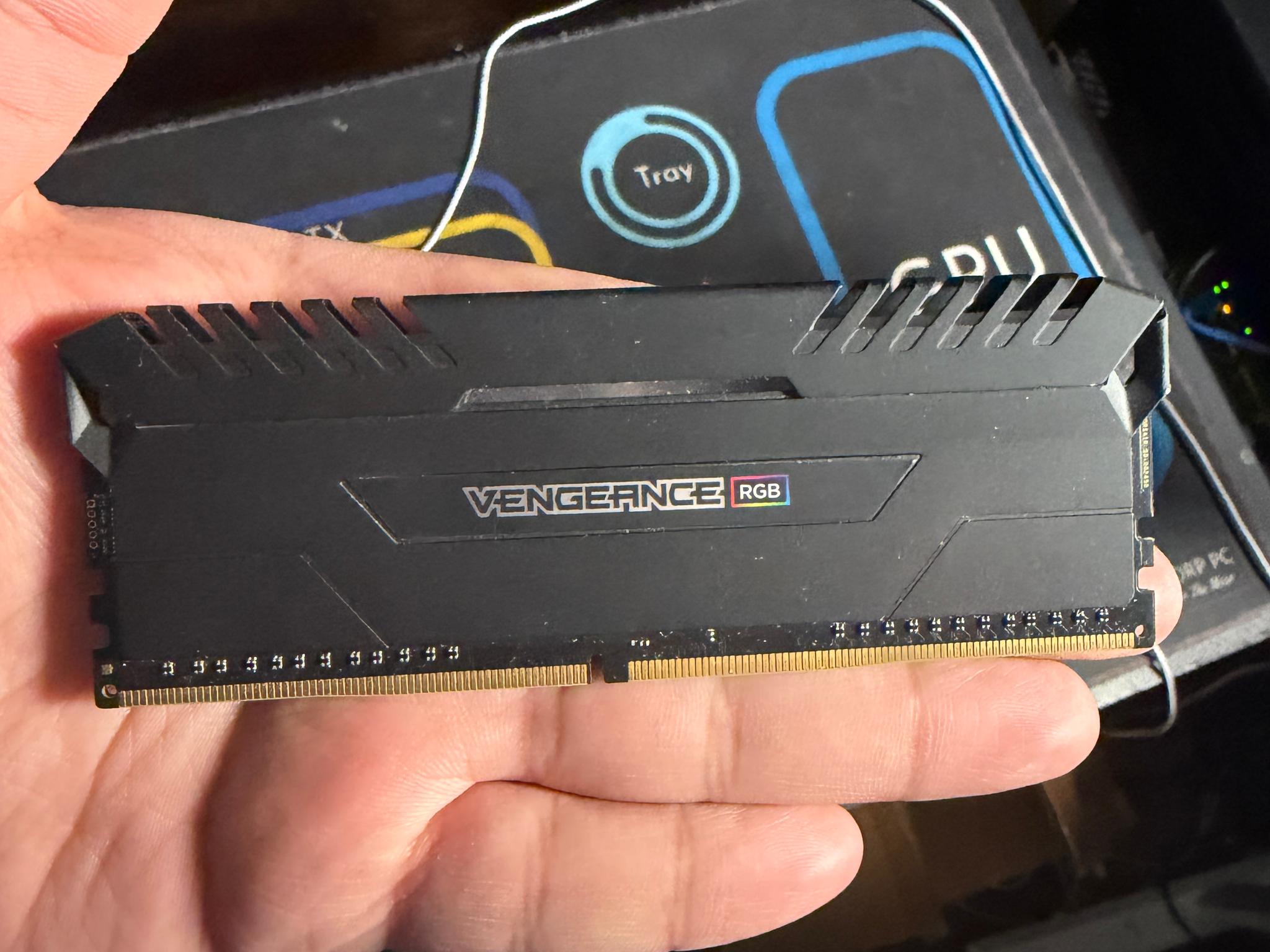 READ DESC - Corsair Vengence RGB 16GB