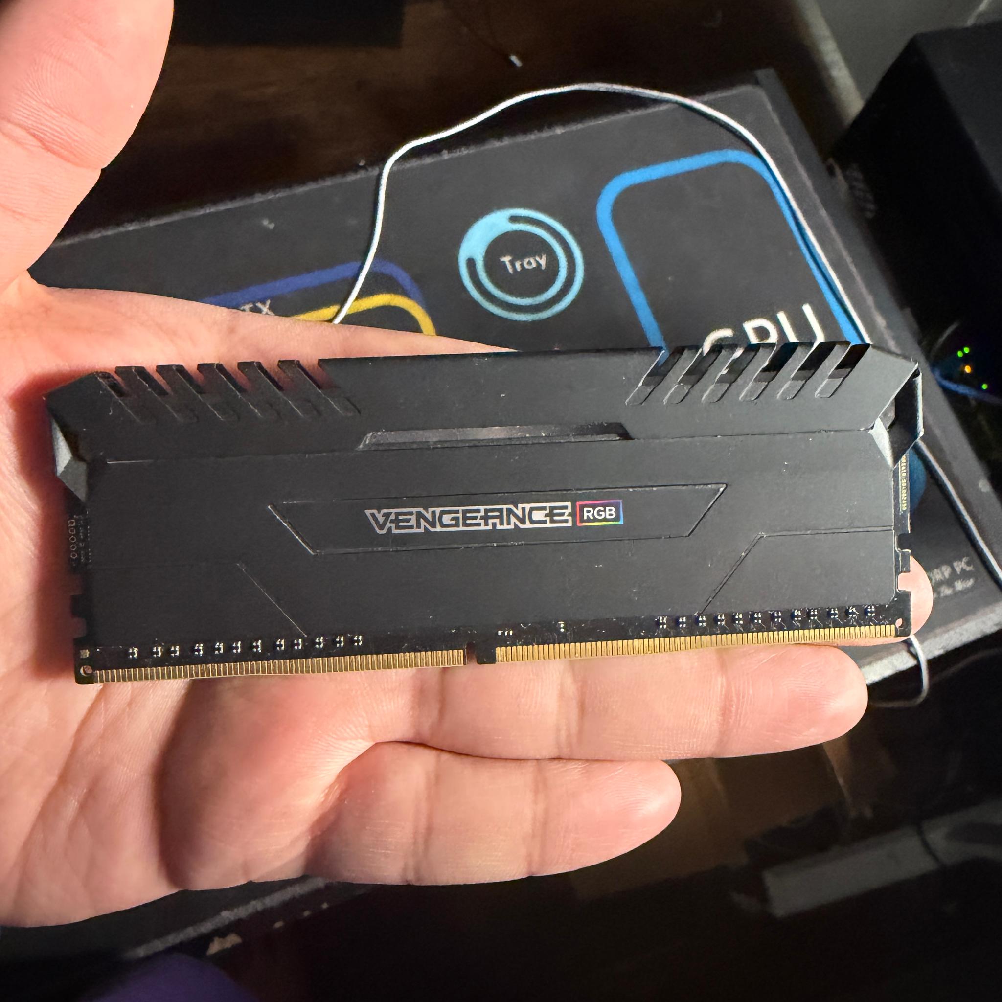 READ DESC - Corsair Vengence RGB 16GB