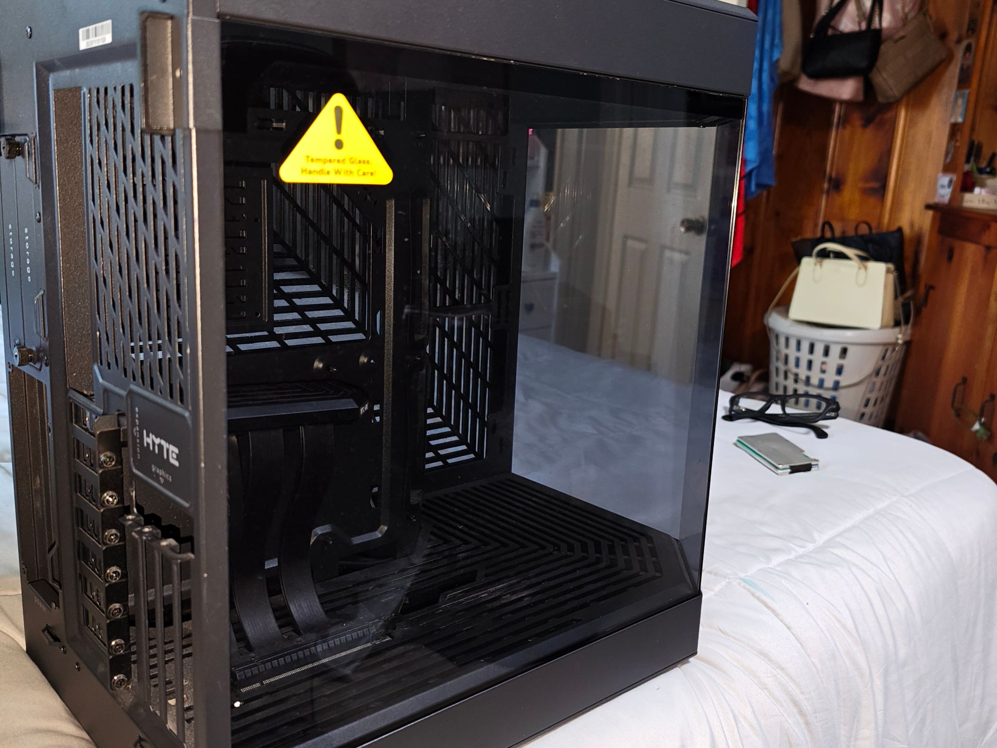 HYTE Y60 (Black - Tempered Glass)