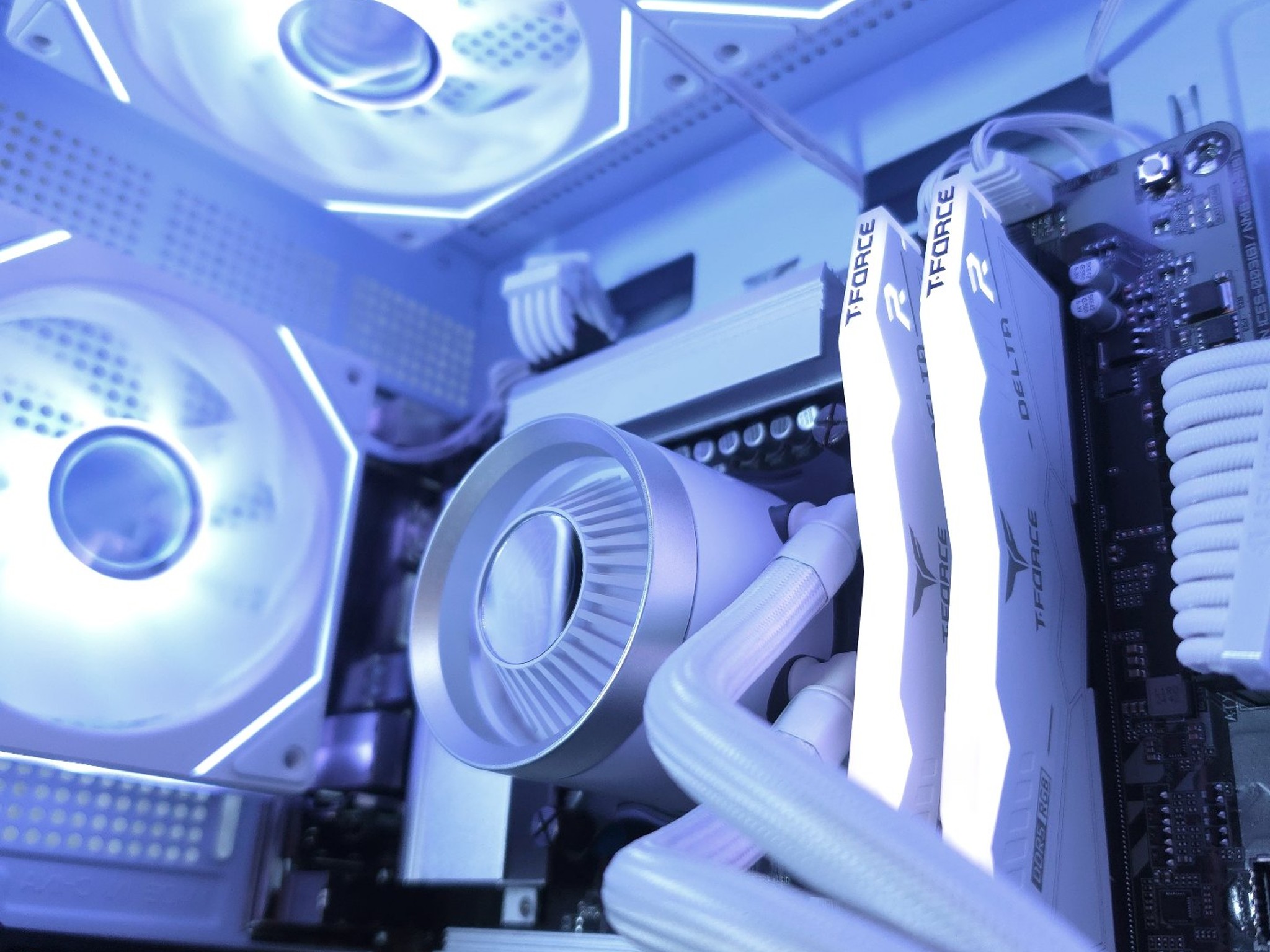 ASUS RTX 5070 🤍 Core Ultra 7 265F
