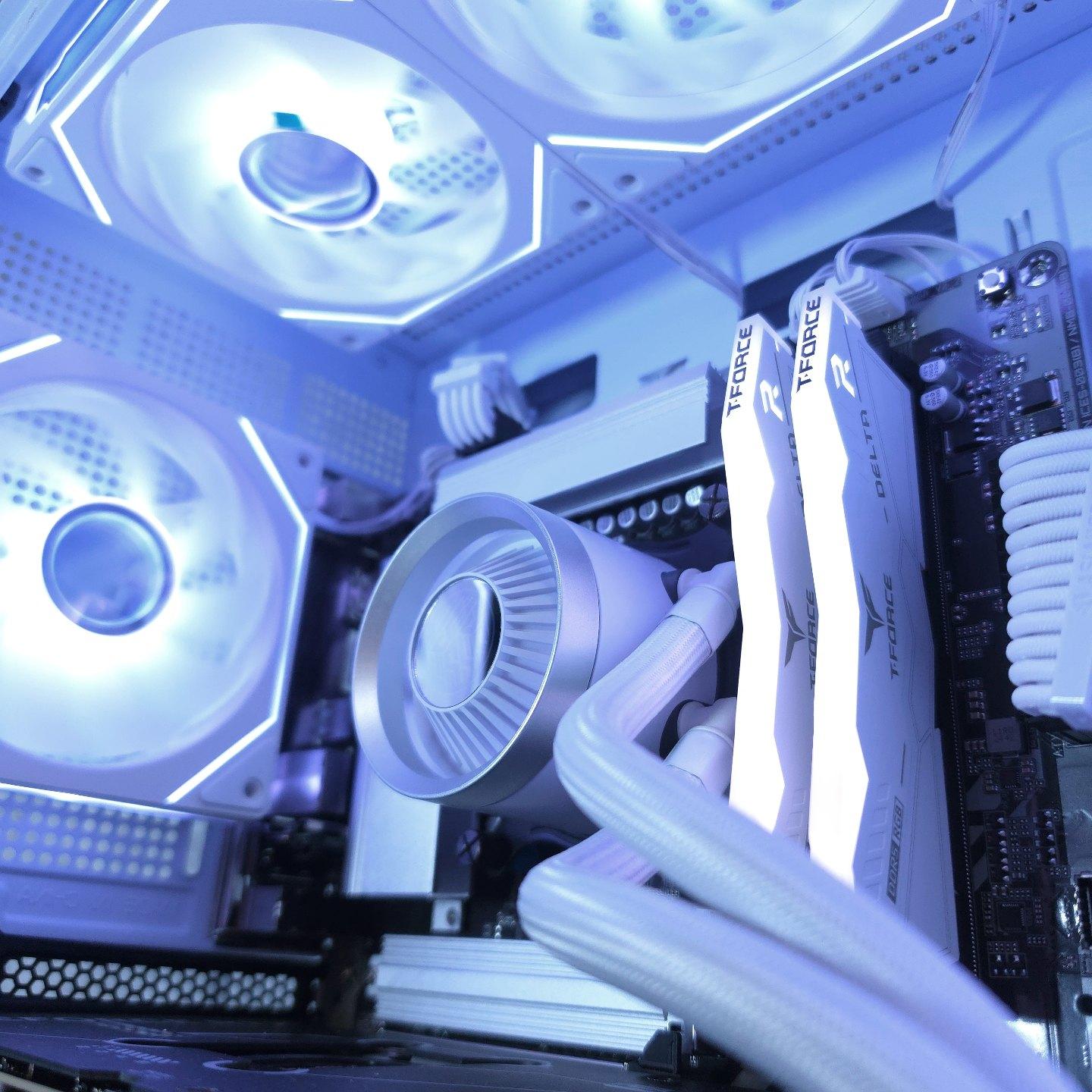 ASUS RTX 5070 🤍 Core Ultra 7 265F