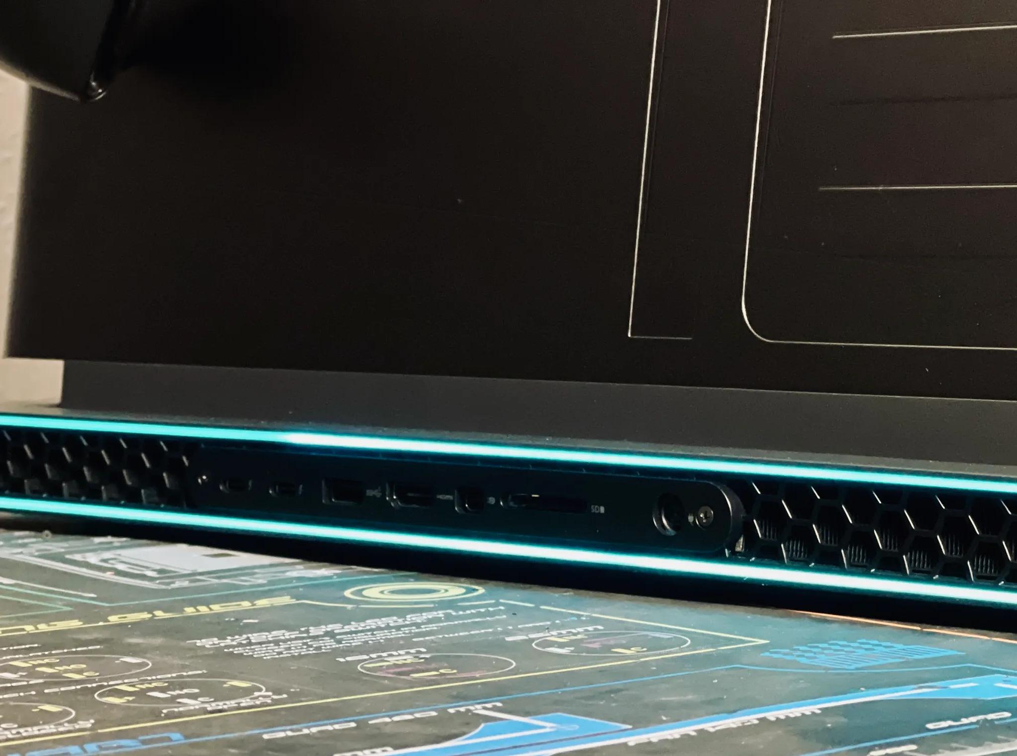 Alienware M18 R1 Gaming Laptop - i9 13900HX, RTX 4080, 32GB DDR5, 3TB NVMe