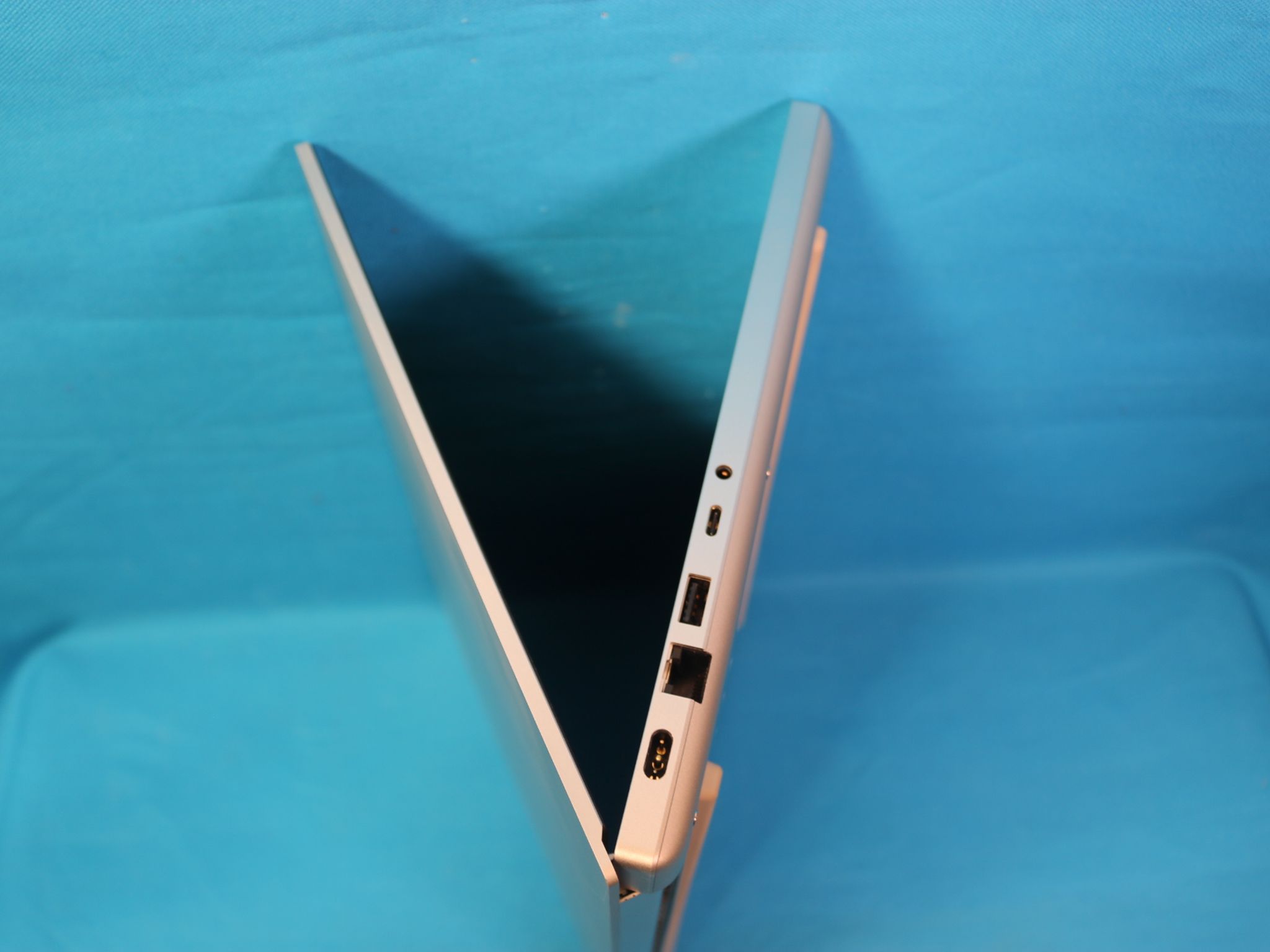 i7-10750H / RTX 2070 / 4K 15.6" OLED / 8GB RAM / 256GB NVME / Razer Blade 2020 Silver Gaming Laptop