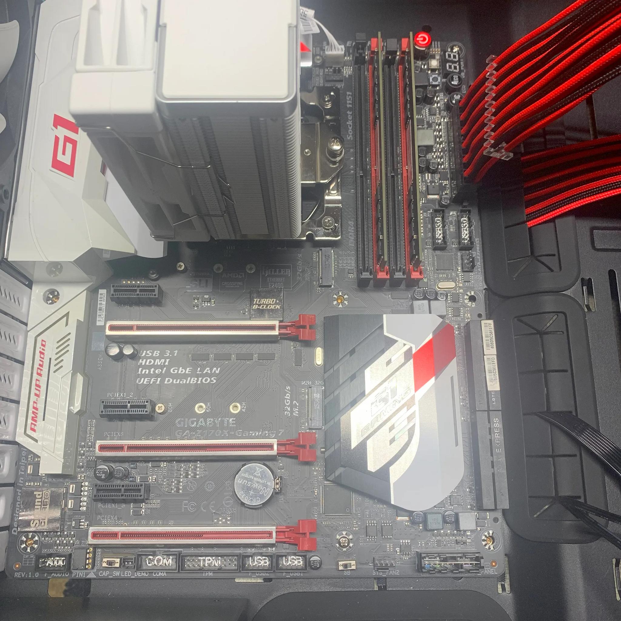 Intel i7 7700, RX 580 8GB, 32GB RAM, Fractal Design Define-S