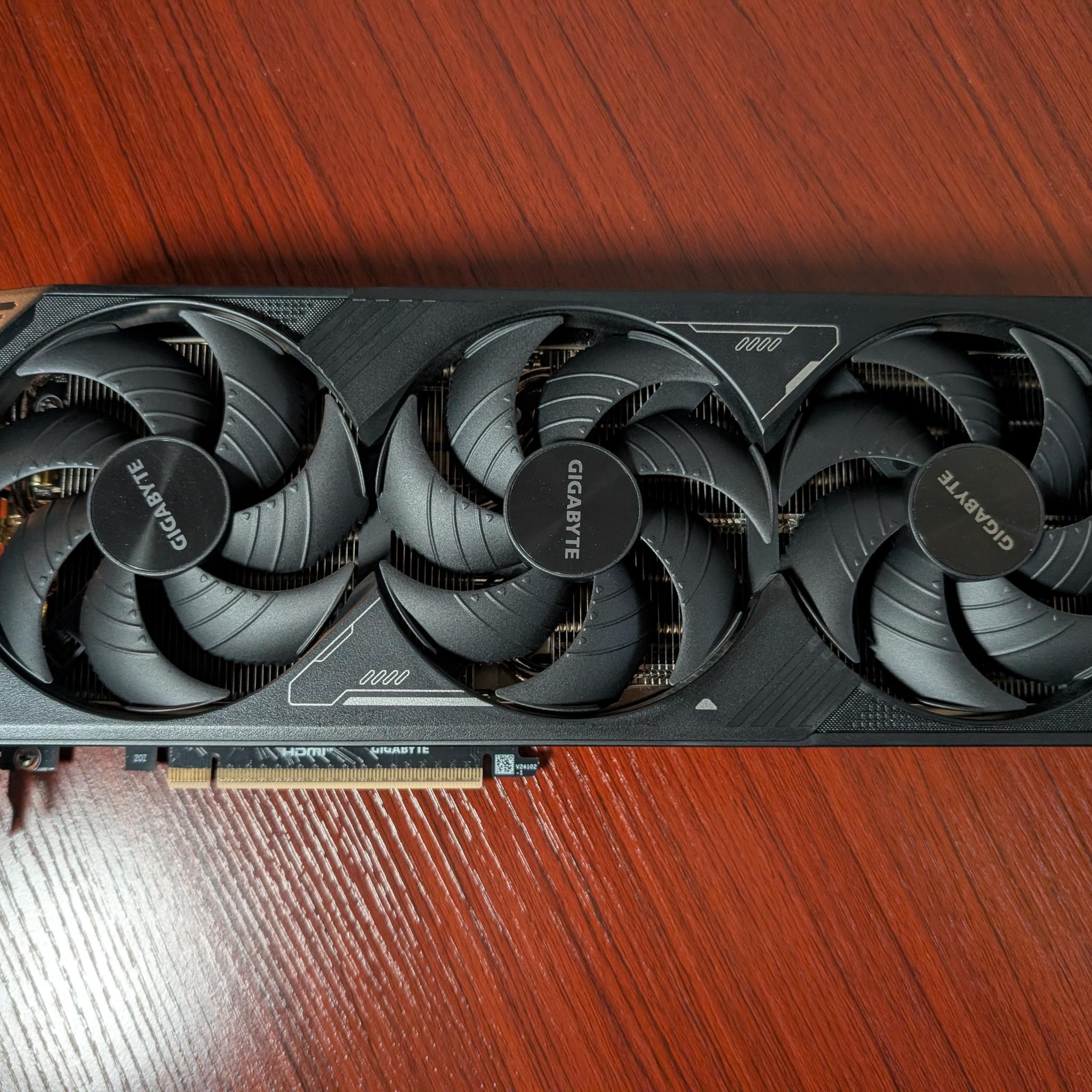 GIGABYTE GeForce RTX 5080 WINDFORCE OC SFF 16GB