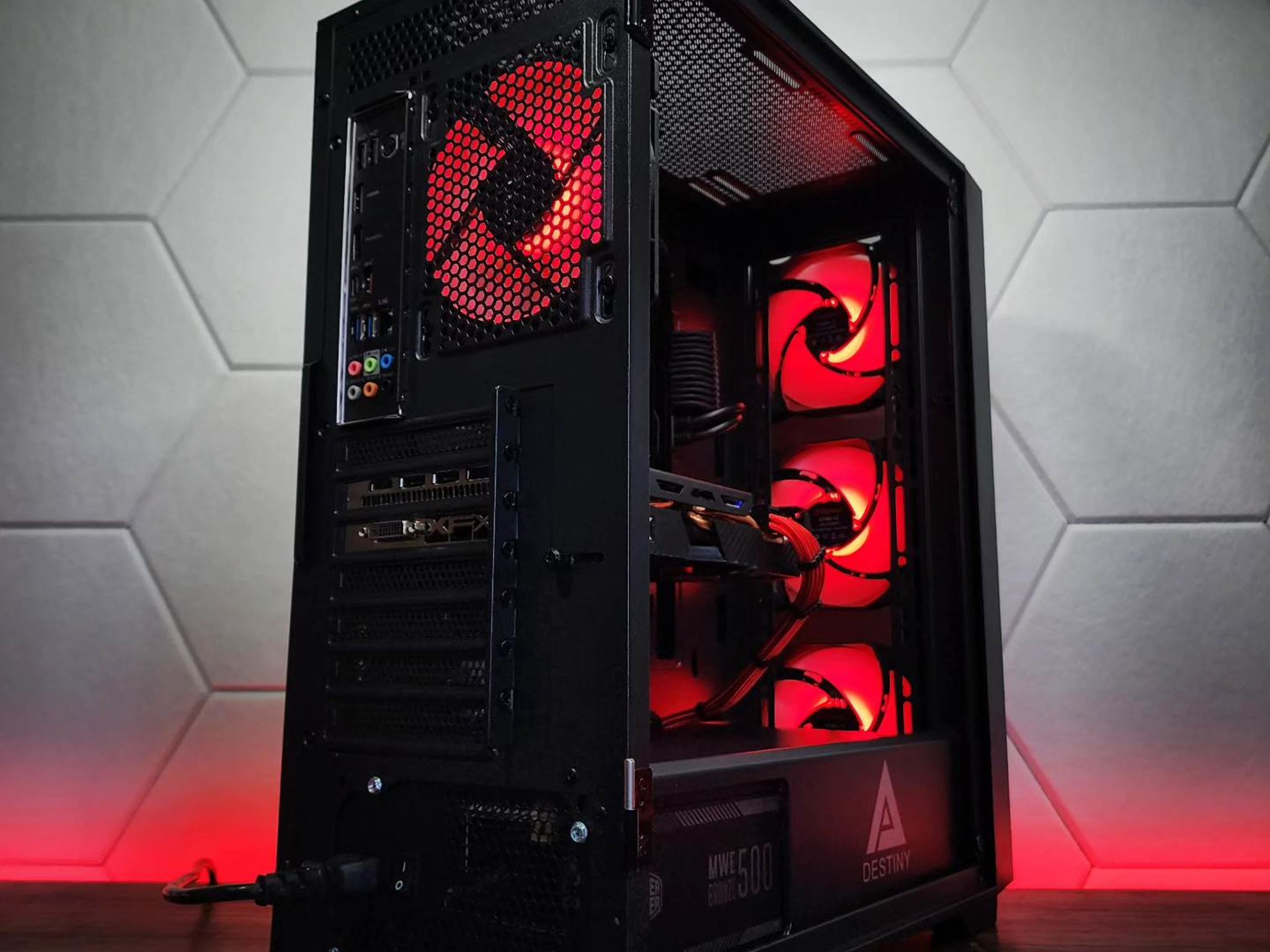 ❤️🖤❤️ RX 580 8GB // Core i3 10100F // 16GB 3600MHz // 500GB NVMe Gen4