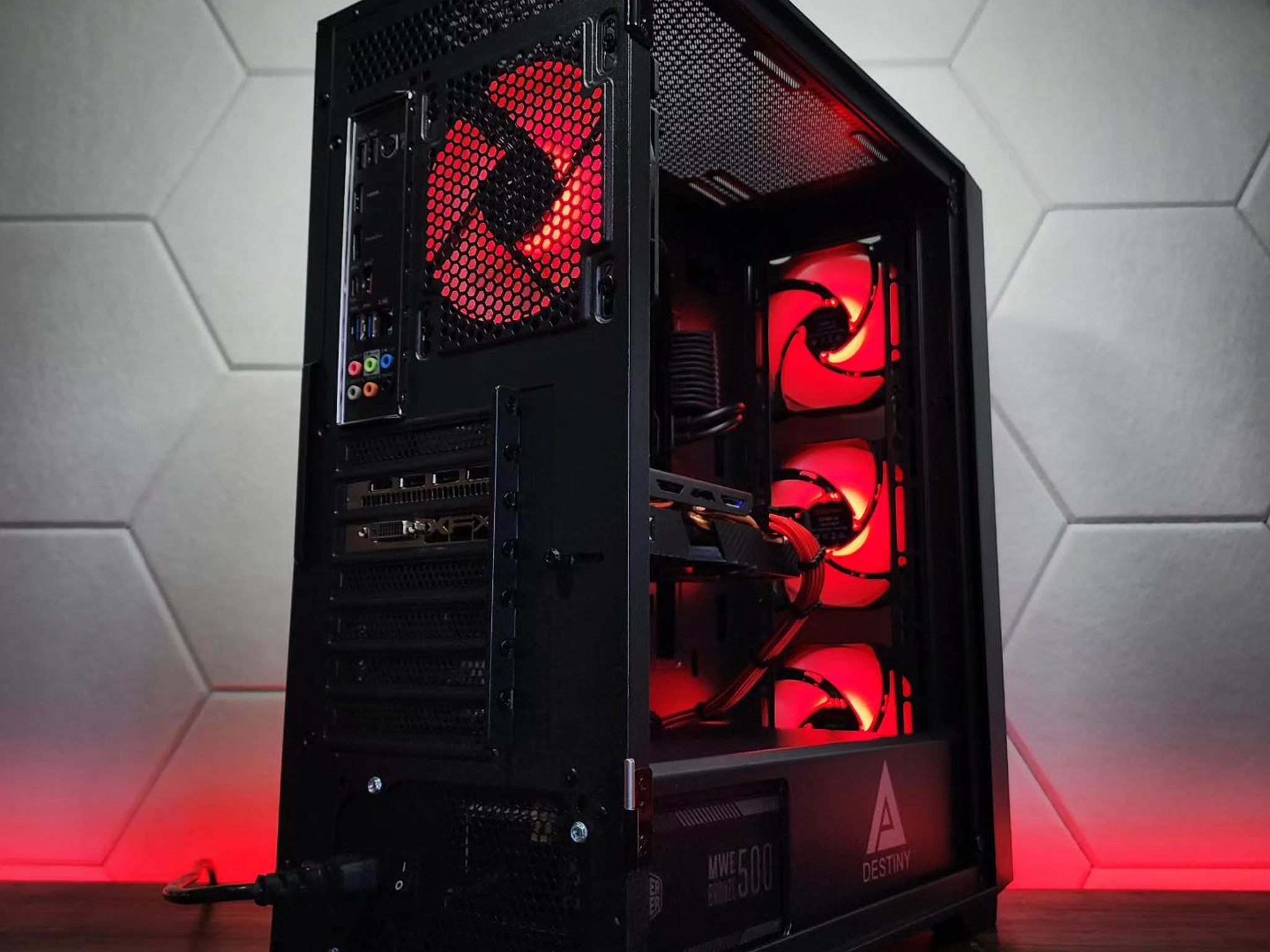 ❤️🖤❤️ RX 580 8GB // Core i3 10100F // 16GB 3600MHz // 500GB NVMe Gen4