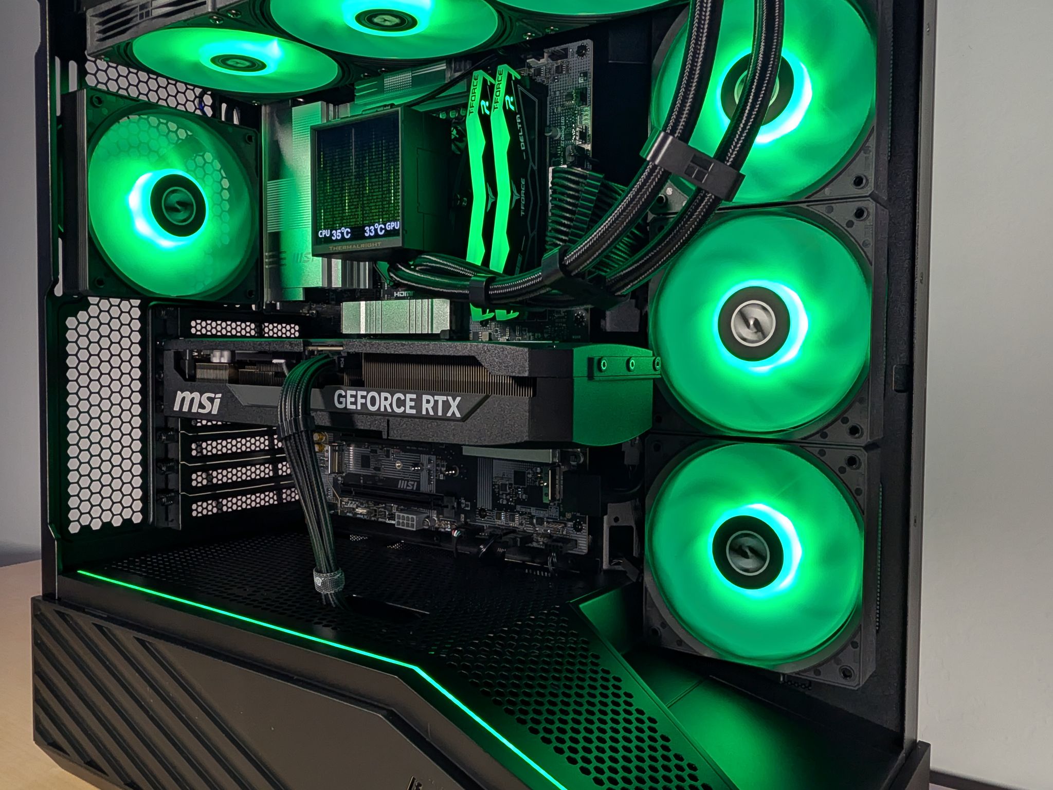 RTX 5080 // Ryzen 7 9850x3D // 32GB DDR5 // 2TB Gen4 NVMe // WiFi 7