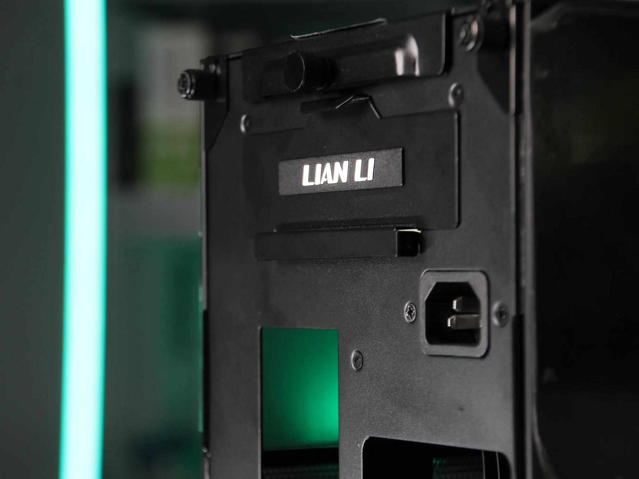 Lian Li Q58 (Black, PCIe 4.0 Riser) // ITX PC Case