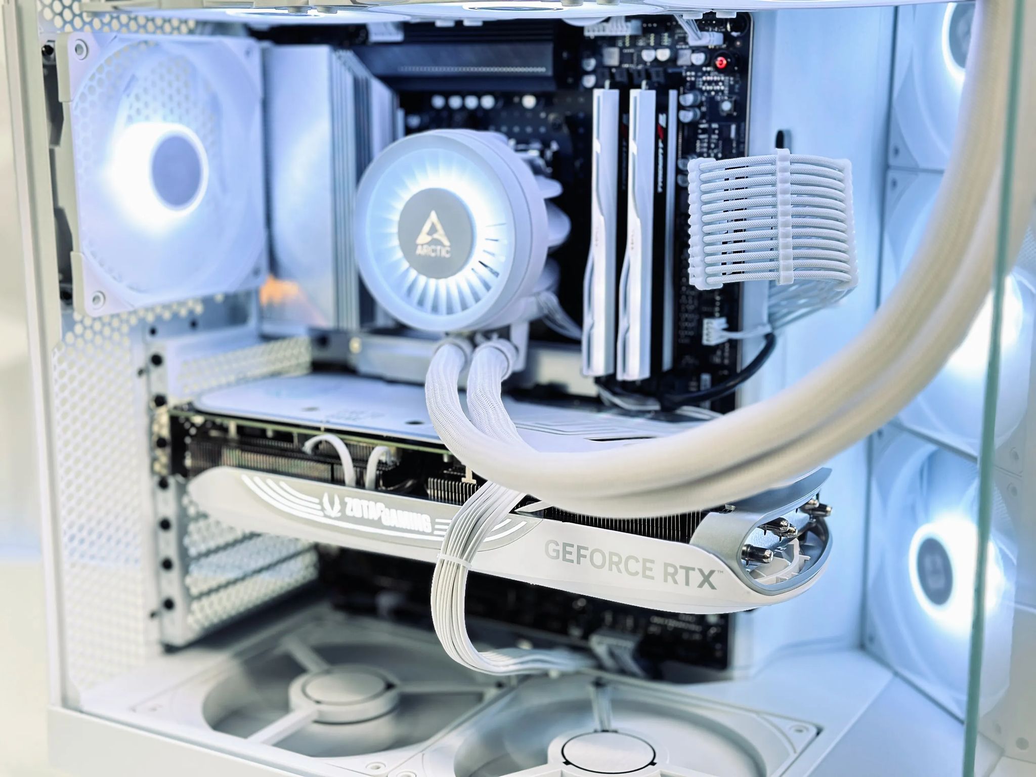 ❄️🤍🐻‍❄️Artic⚪Nvidia RTX 4070 Ti Super 16GB⚪Intel i9 12900KF 16 core⚪32GB DDR5⚪1TB NVME