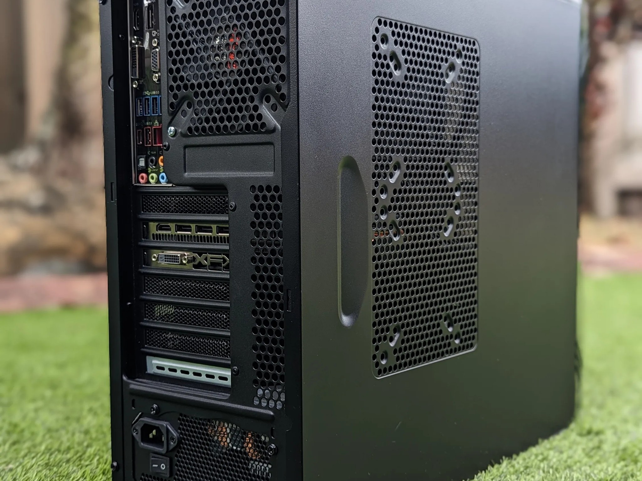 The Modest Esports rig i7 6700K 64GB RAM RX 580 128GB SSD 1TB HDD
