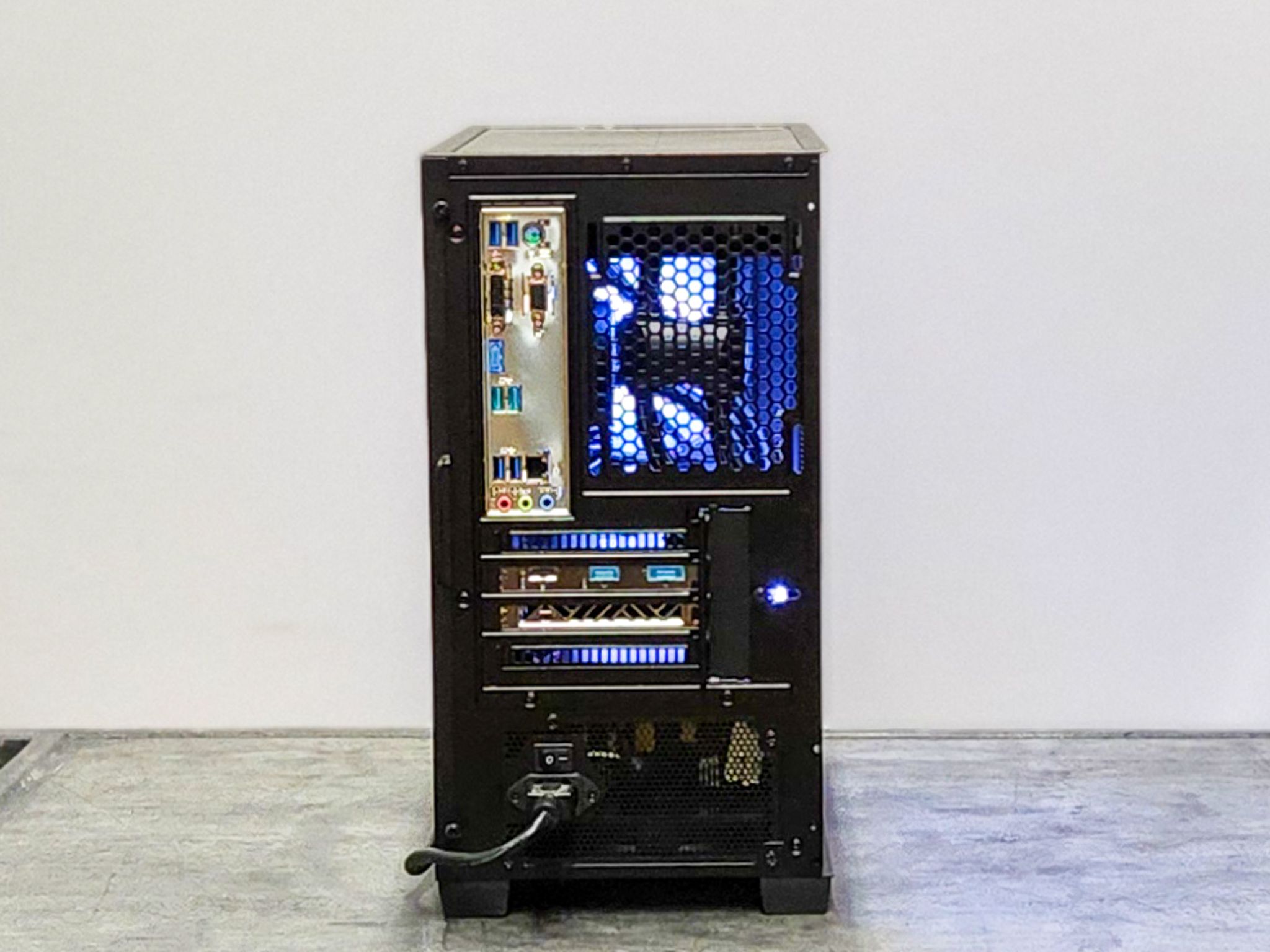 Gaming Custom Liquid Cooled PC Build | Ryzen 7 5800XT | RX 9060 XT 16 GB | 1TB SSD | 32GB DDR4