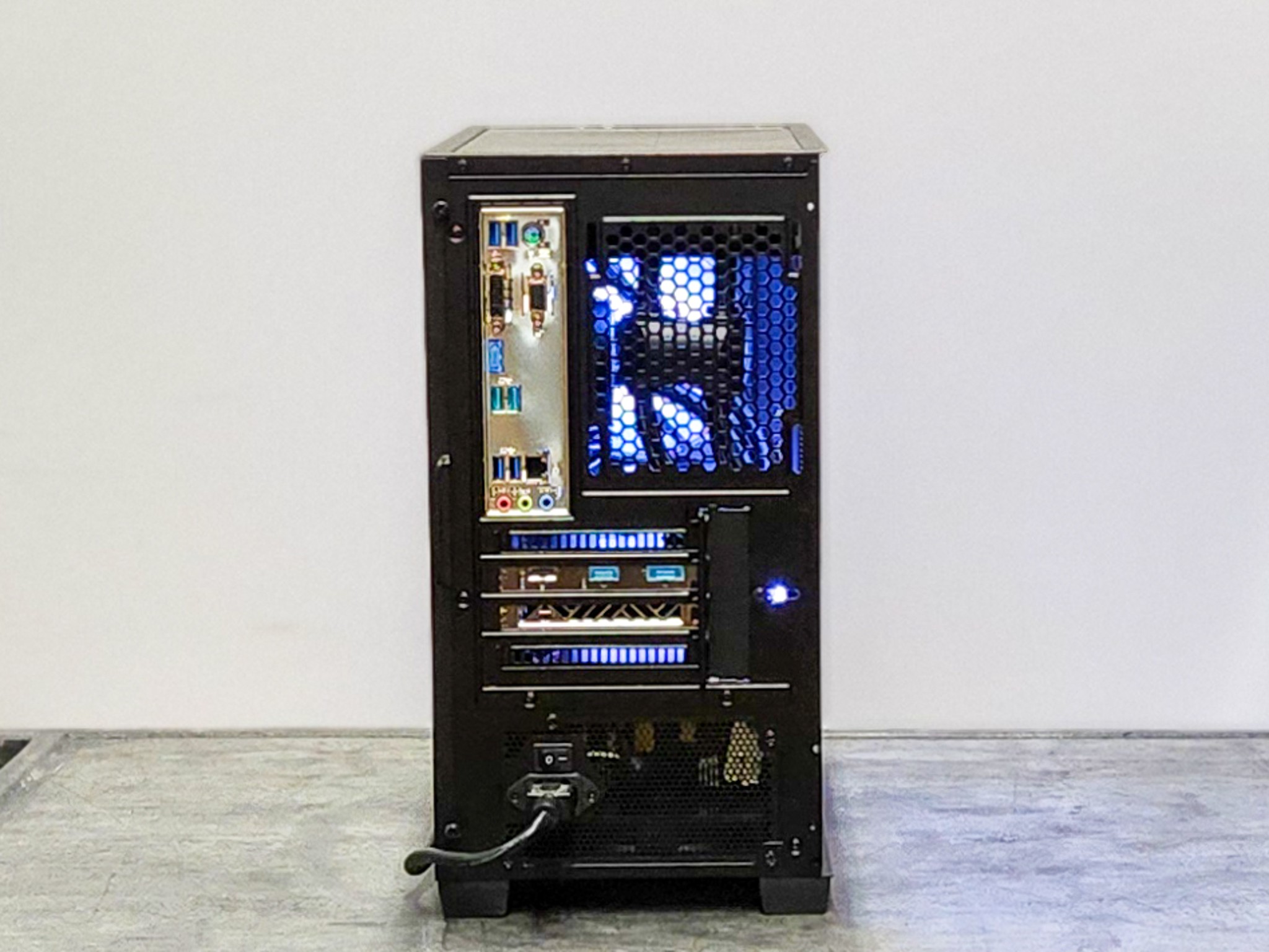 Gaming Custom Liquid Cooled PC Build | Ryzen 7 5800XT | RX 9060 XT 16 GB | 1TB SSD | 32GB DDR4