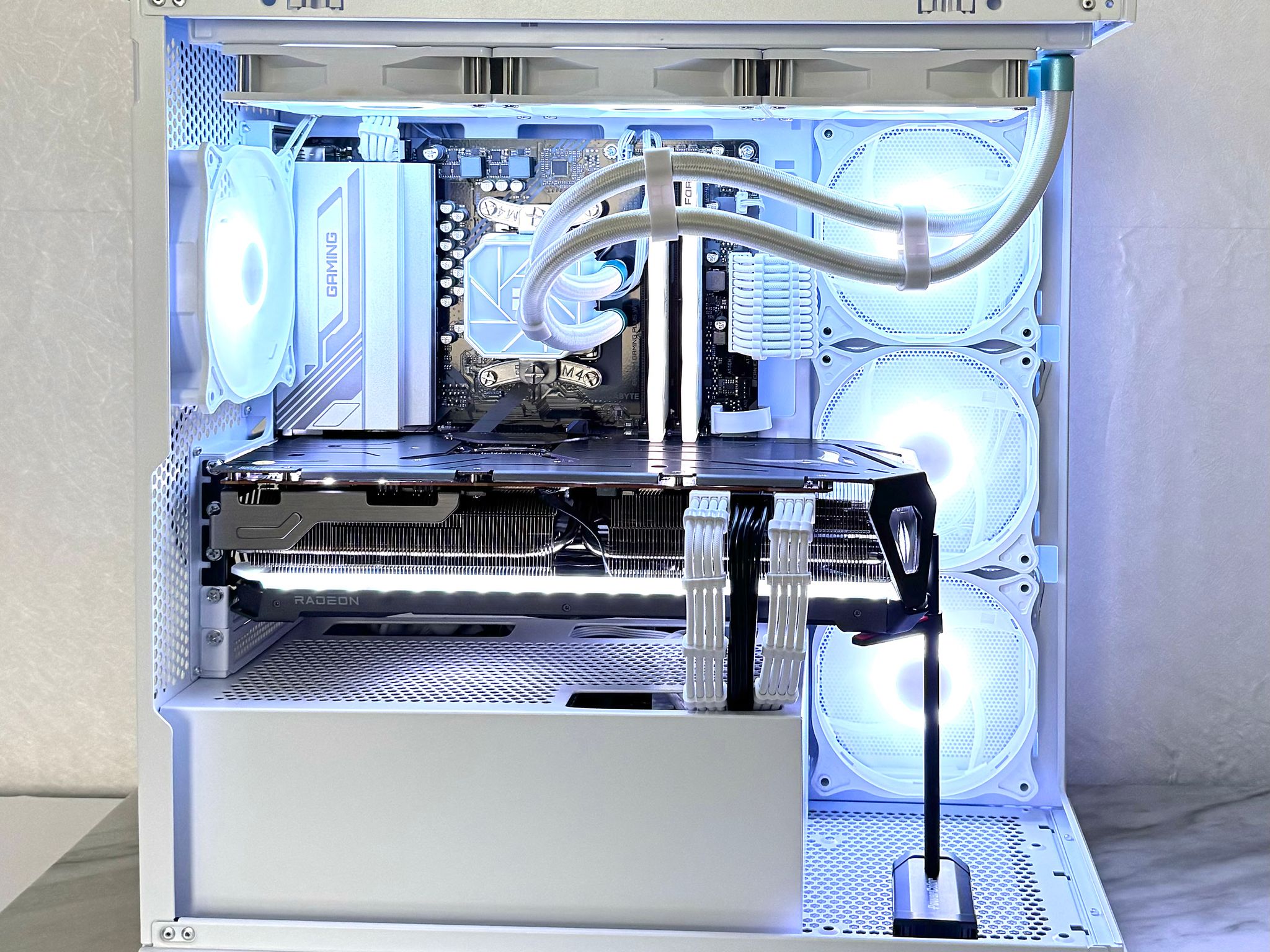 ⬜️⚫️Ultimate 4K/1440p Gaming workstation◻️Rx 7900 XTX◻️Ryzen 7 8700F ◻️W11 pro◻️32gb Ram◽️1Tb ⚫️⬜️