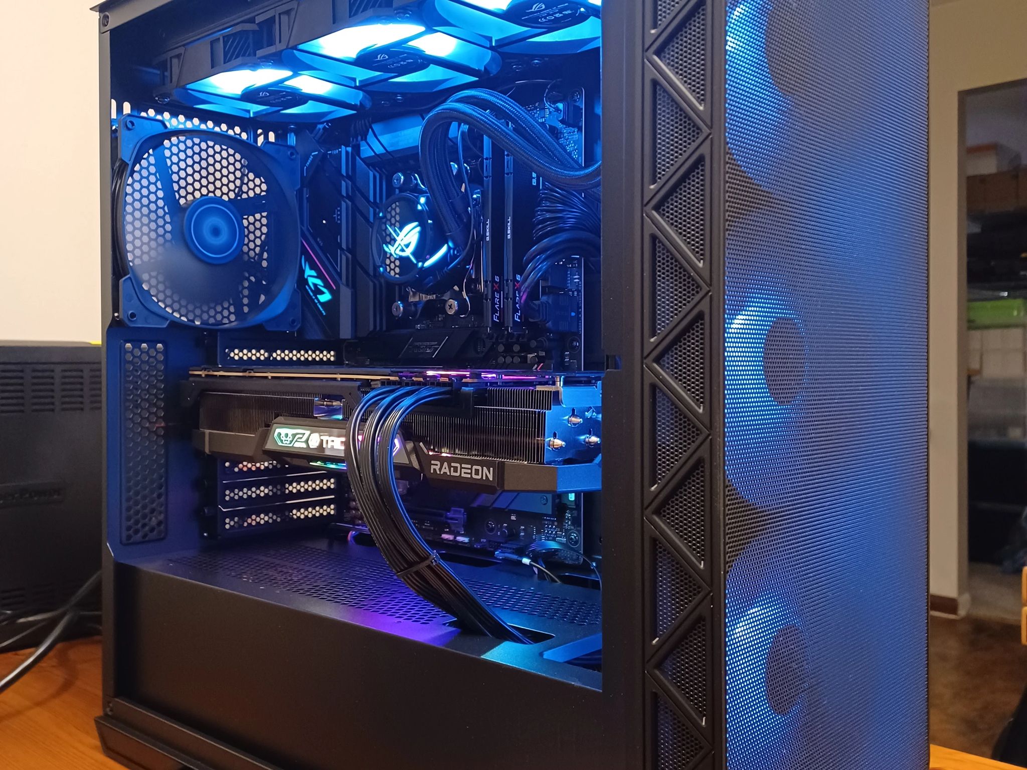 4K Gaming Mid-Tower (Ryzen 9 7900X3D + Radeon RX 7900 XTX + DDR5-6000 CL30 2x32GB)