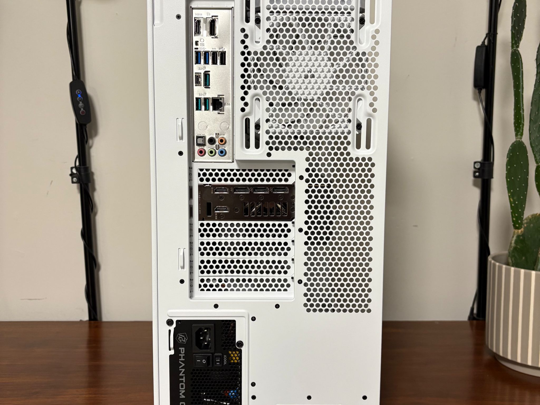 RTX 5080 | Ryzen 7 7800X3D | 32GB DDR5 | 2TB SSD | 850W PSU | 10 x Fans | AIO