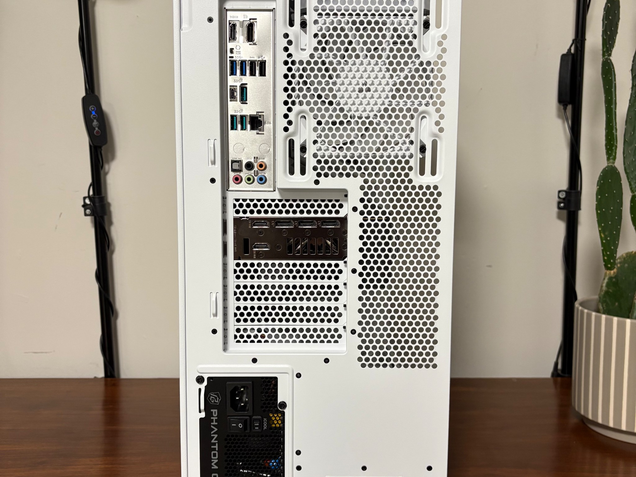 RTX 5080 | Ryzen 7 7800X3D | 32GB DDR5 | 2TB SSD | 850W PSU | 10 x Fans | AIO