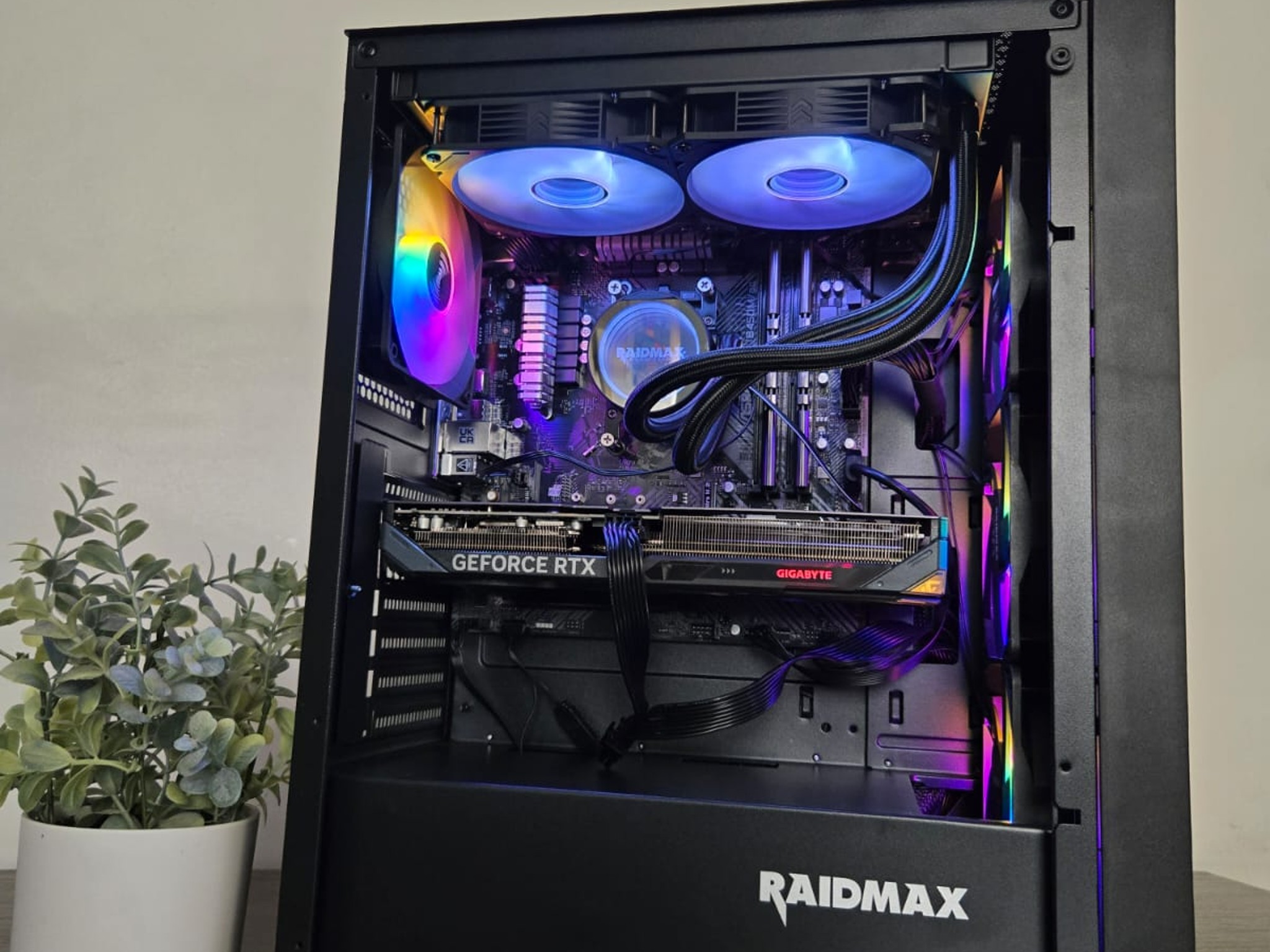 Black gaming pc, 5060 ti 8gb, 16gb ddr4, ryzen 5 5500