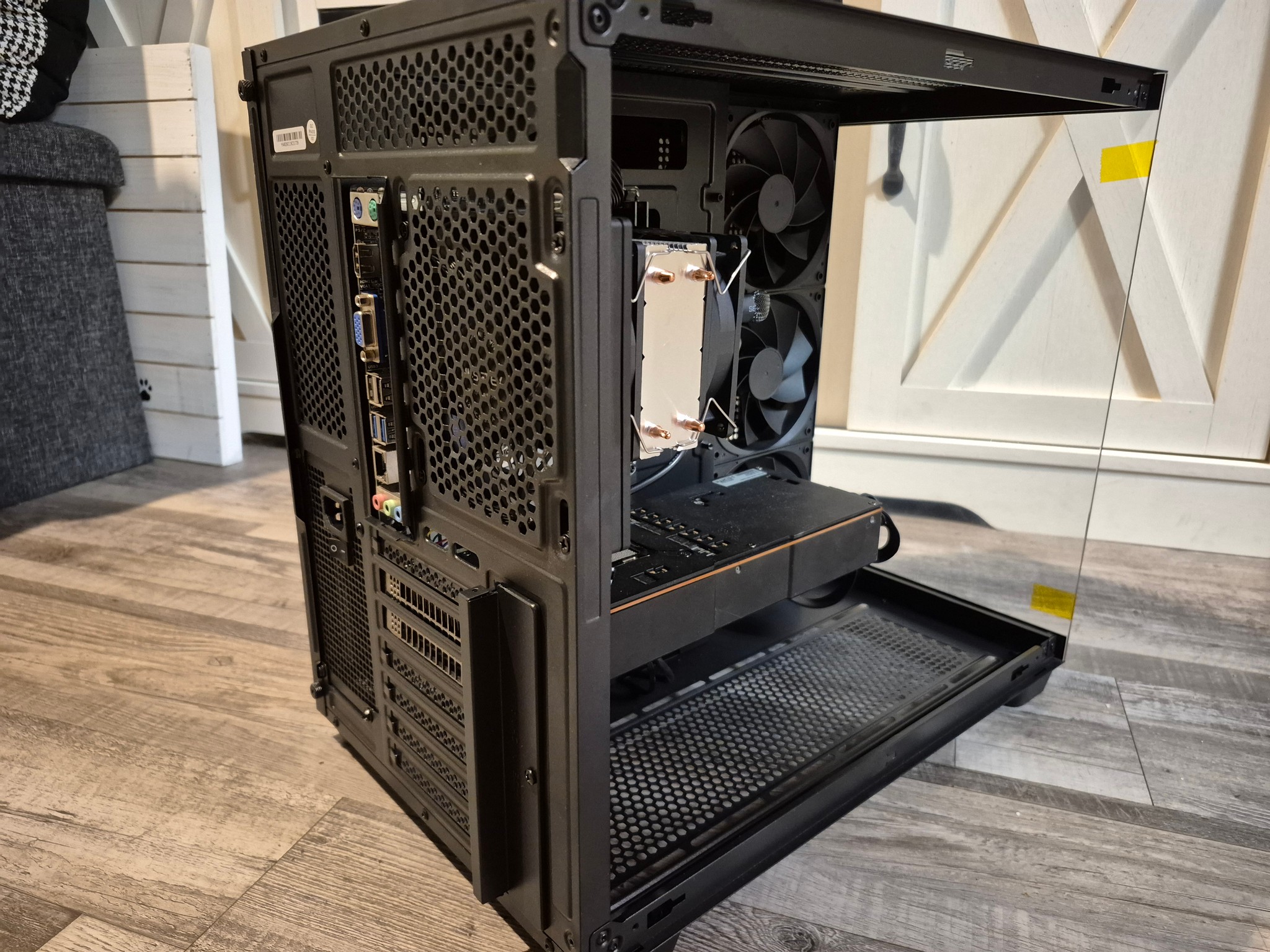 Anti-RGB, Anti-Windows | i7-6700, 16GB RAM, Radeon BC160 8GB, 500GB SSD
