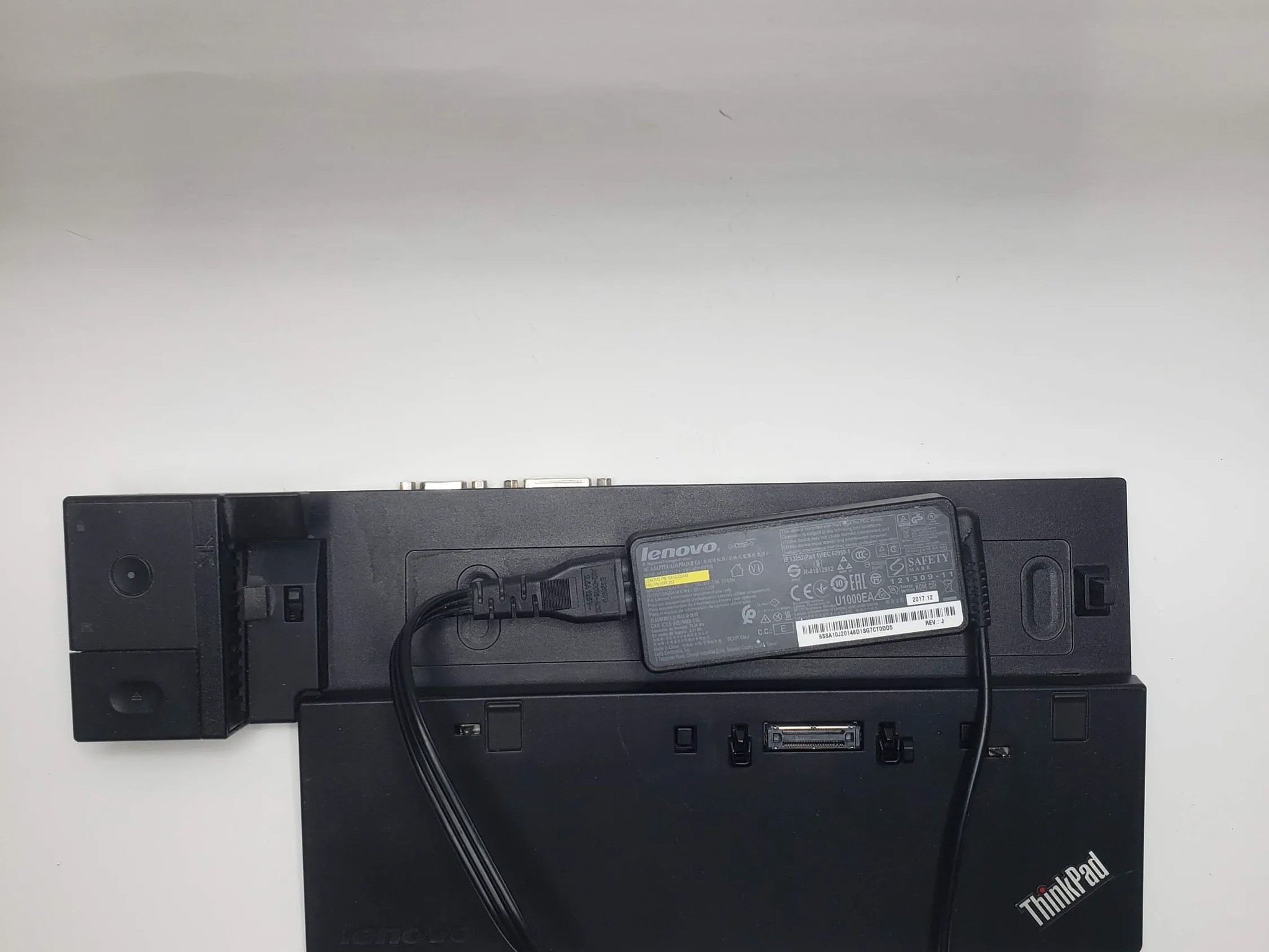 Lenovo ThinkPad Pro Docking Station 40A1 with Original 90W Lenovo Charger NO KEY