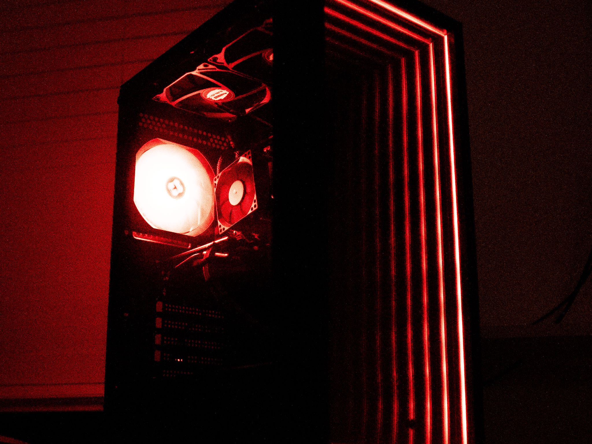 ⚫🔴 | RX 580 | INTEL i5 4670 | 12GB DDR3 RAM | 240GB SSD + 320GB HDD | Scarlet Dagger 2.0