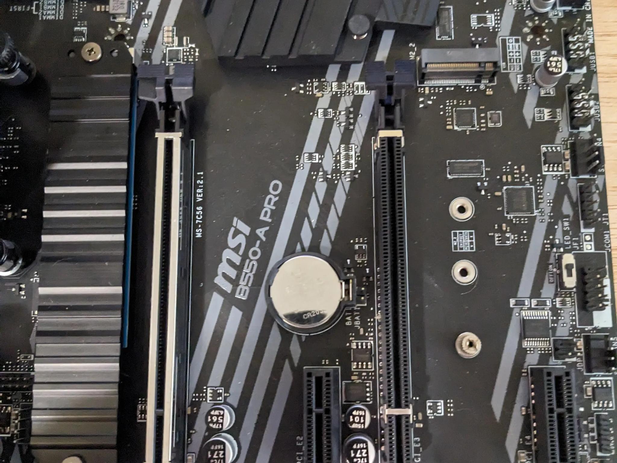 B550 A-Pro |Ryzen 5 5600g| 16gb 3200| 1tb Ssd |