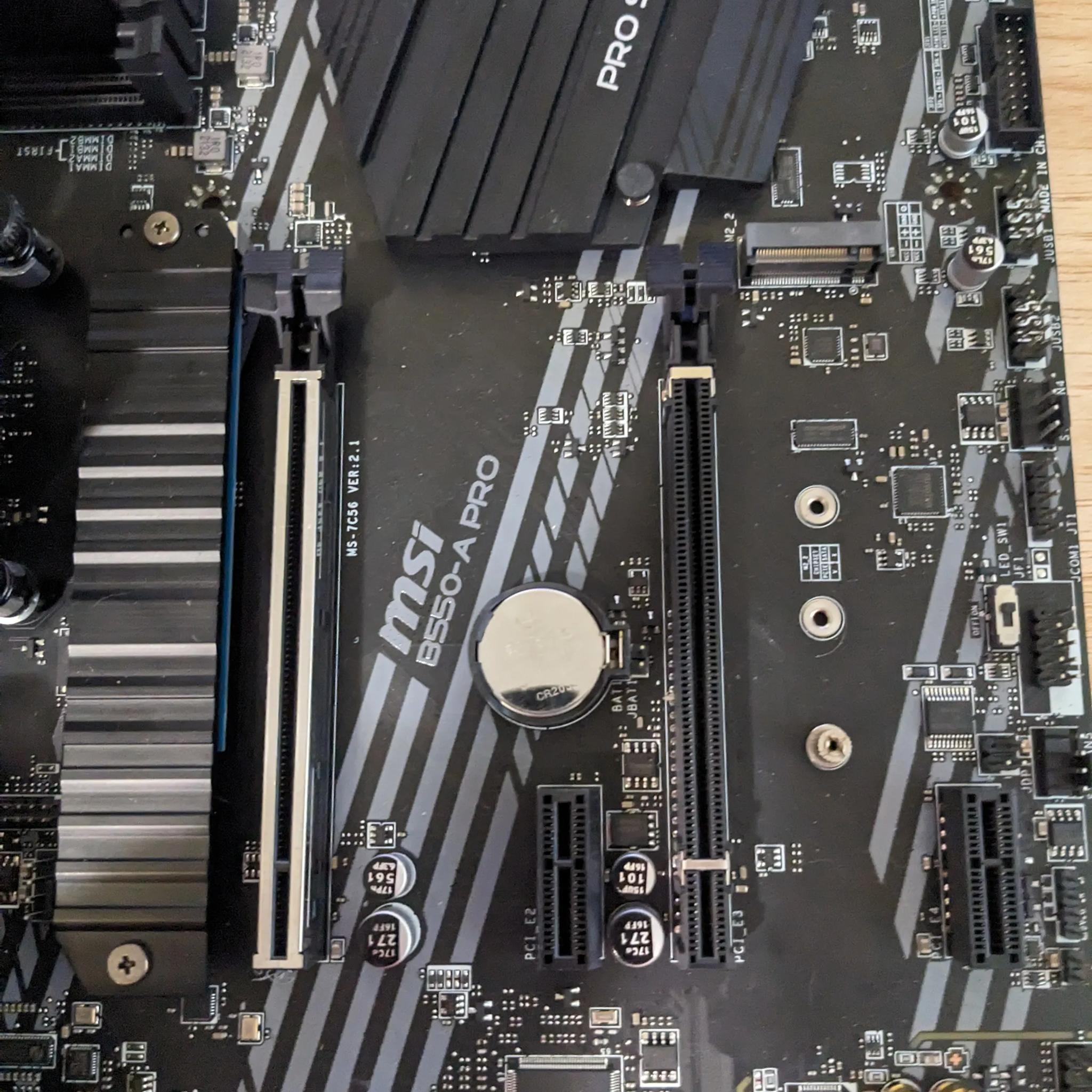 B550 A-Pro |Ryzen 5 5600g| 16gb 3200| 1tb Ssd |